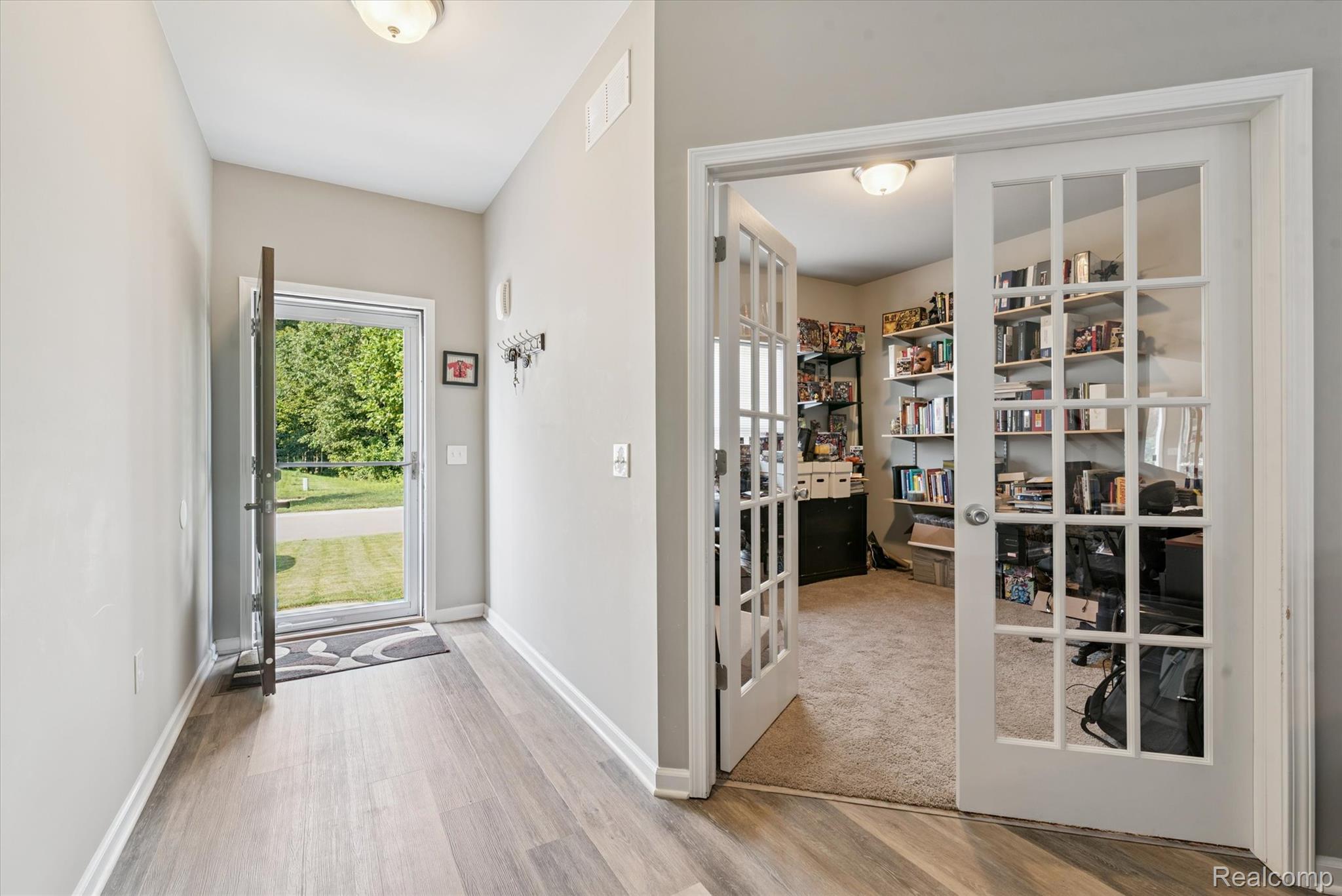 42811 Colonial Road Property Photo 3