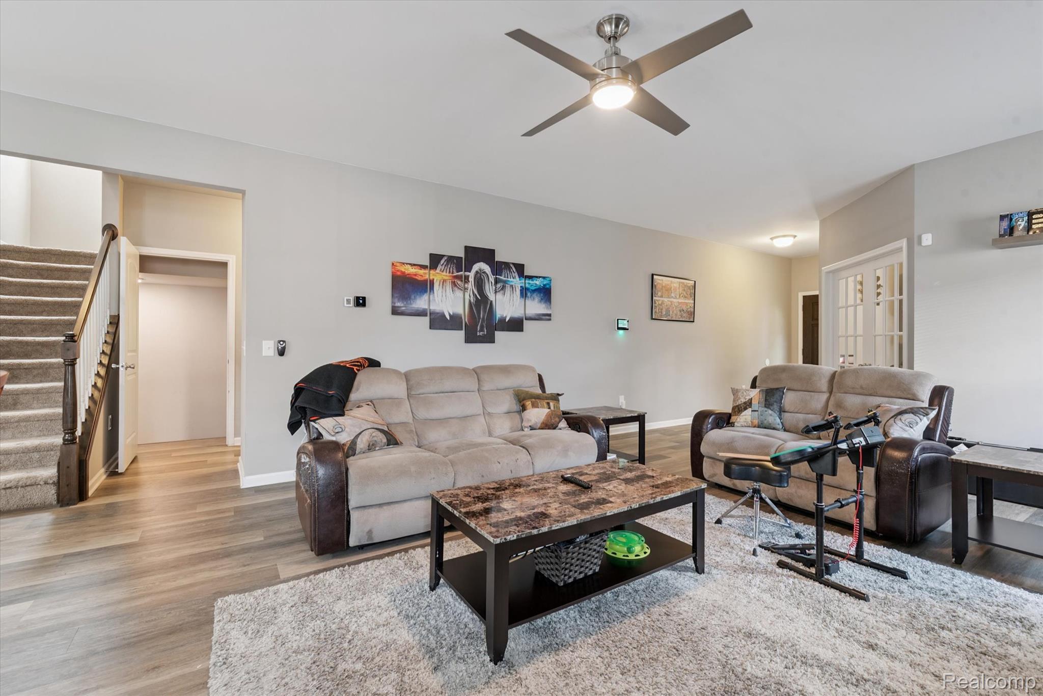 42811 Colonial Road Property Photo 5
