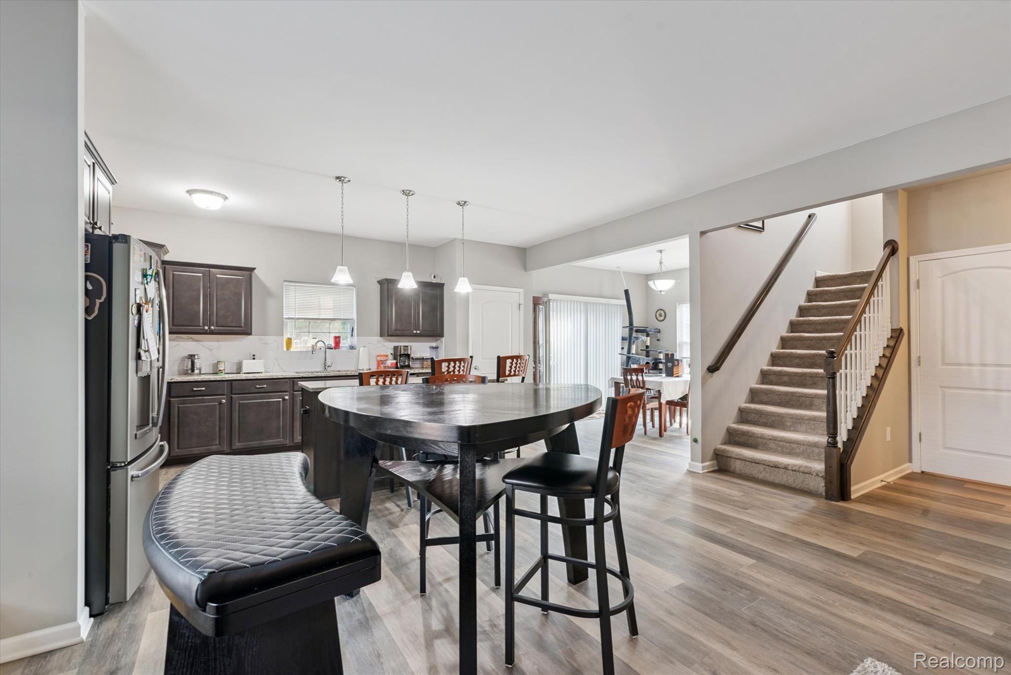 42811 Colonial Road Property Photo 6