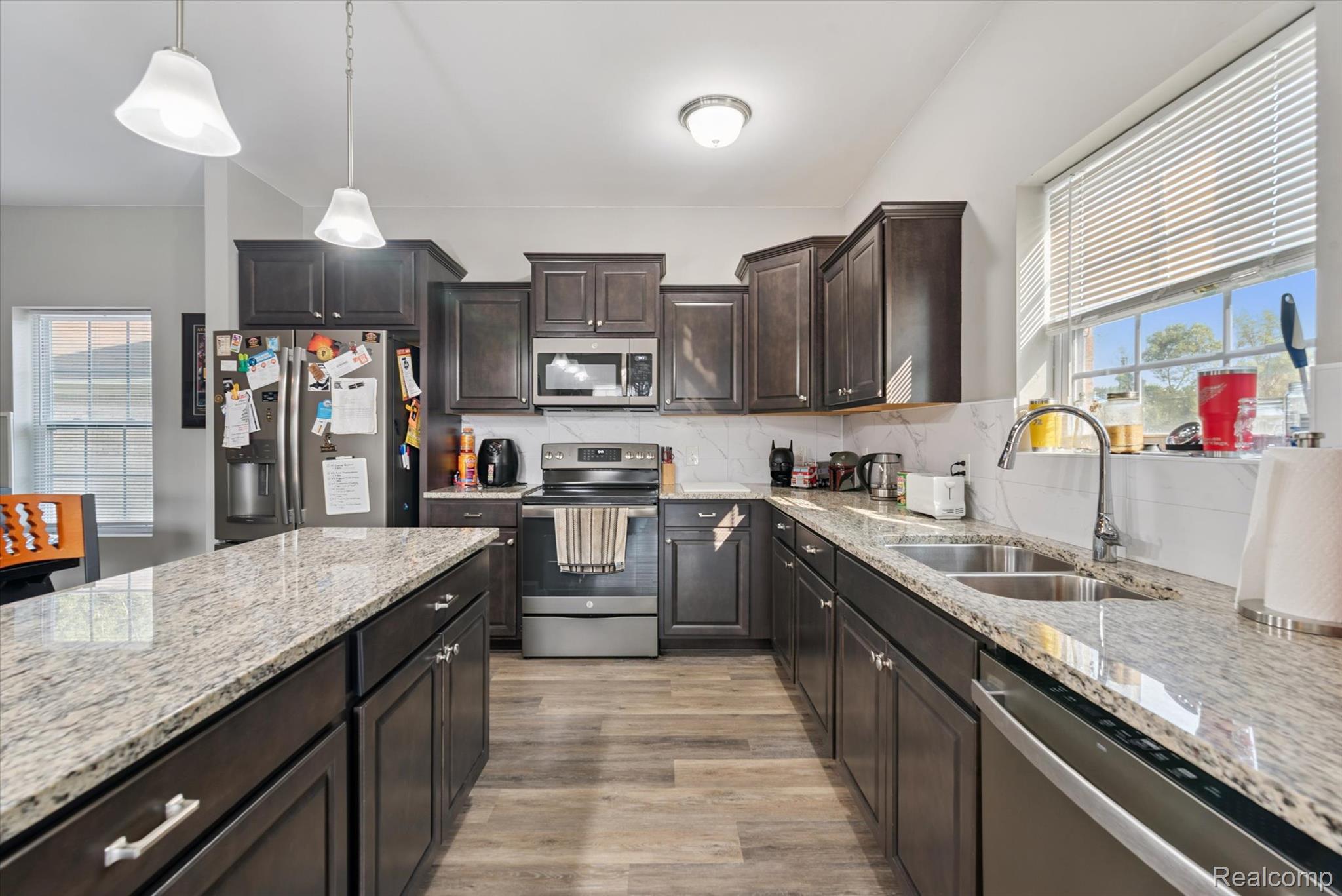 42811 Colonial Road Property Photo 8