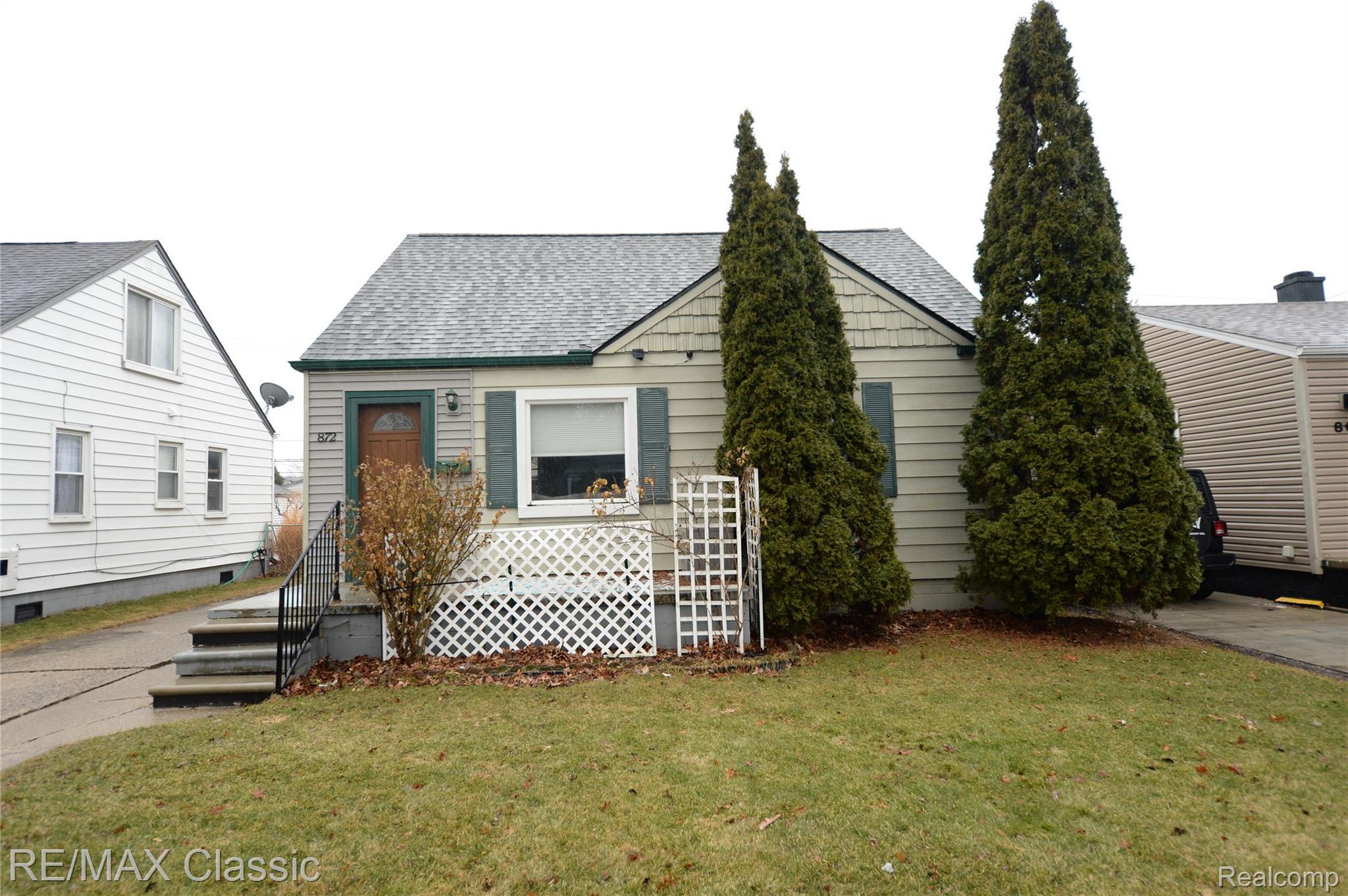 872 E Rowland Avenue Property Photo 1
