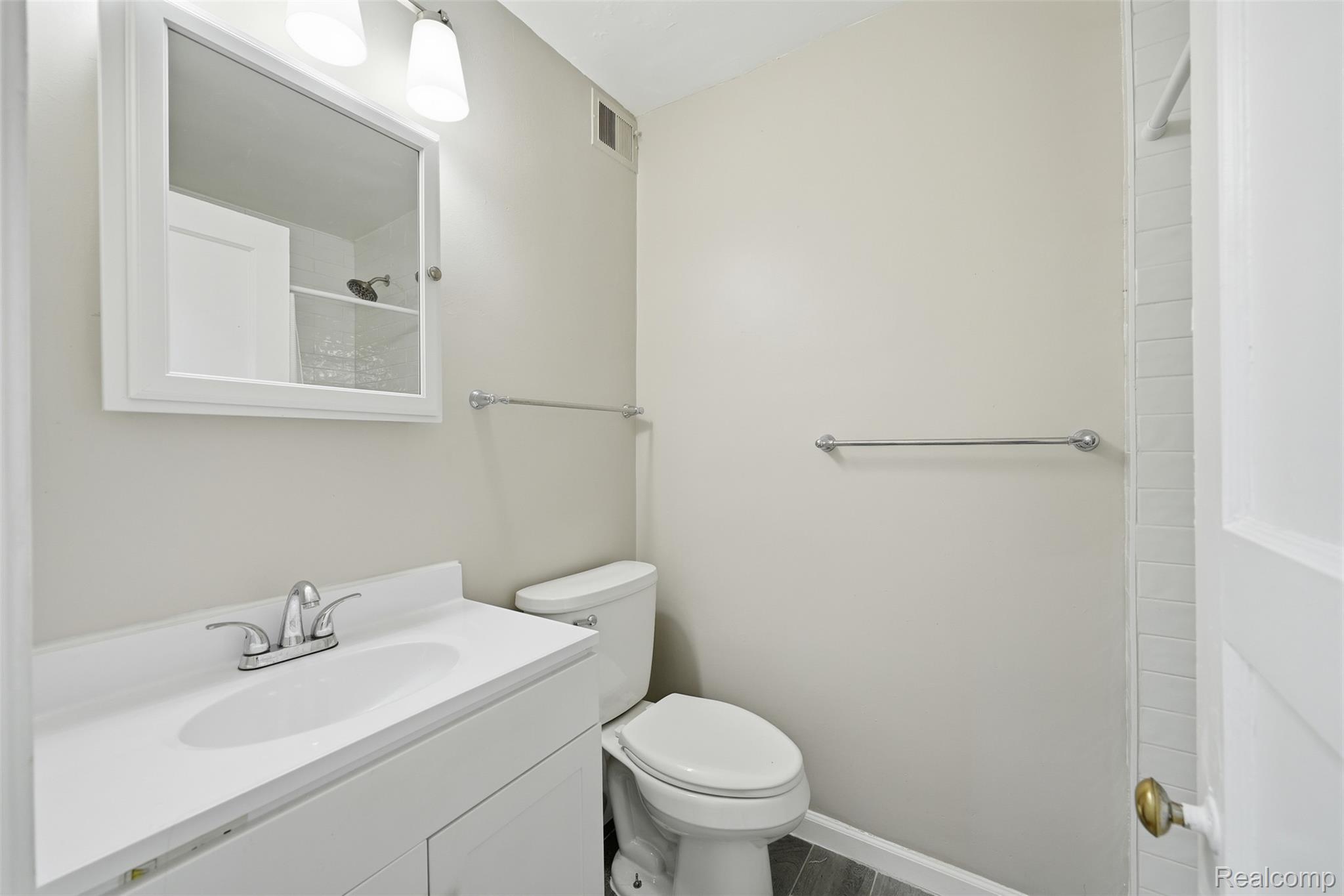 8120 E Jefferson Avenue 1b1 Property Photo 16