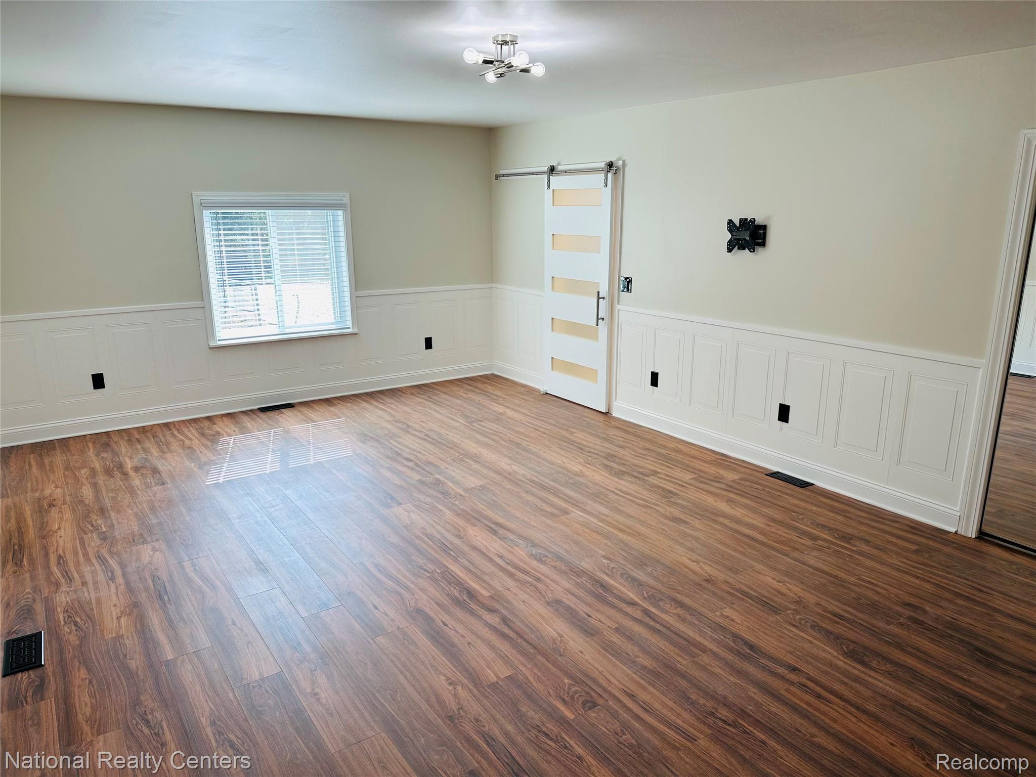 2851 Franklin Road Property Photo 17