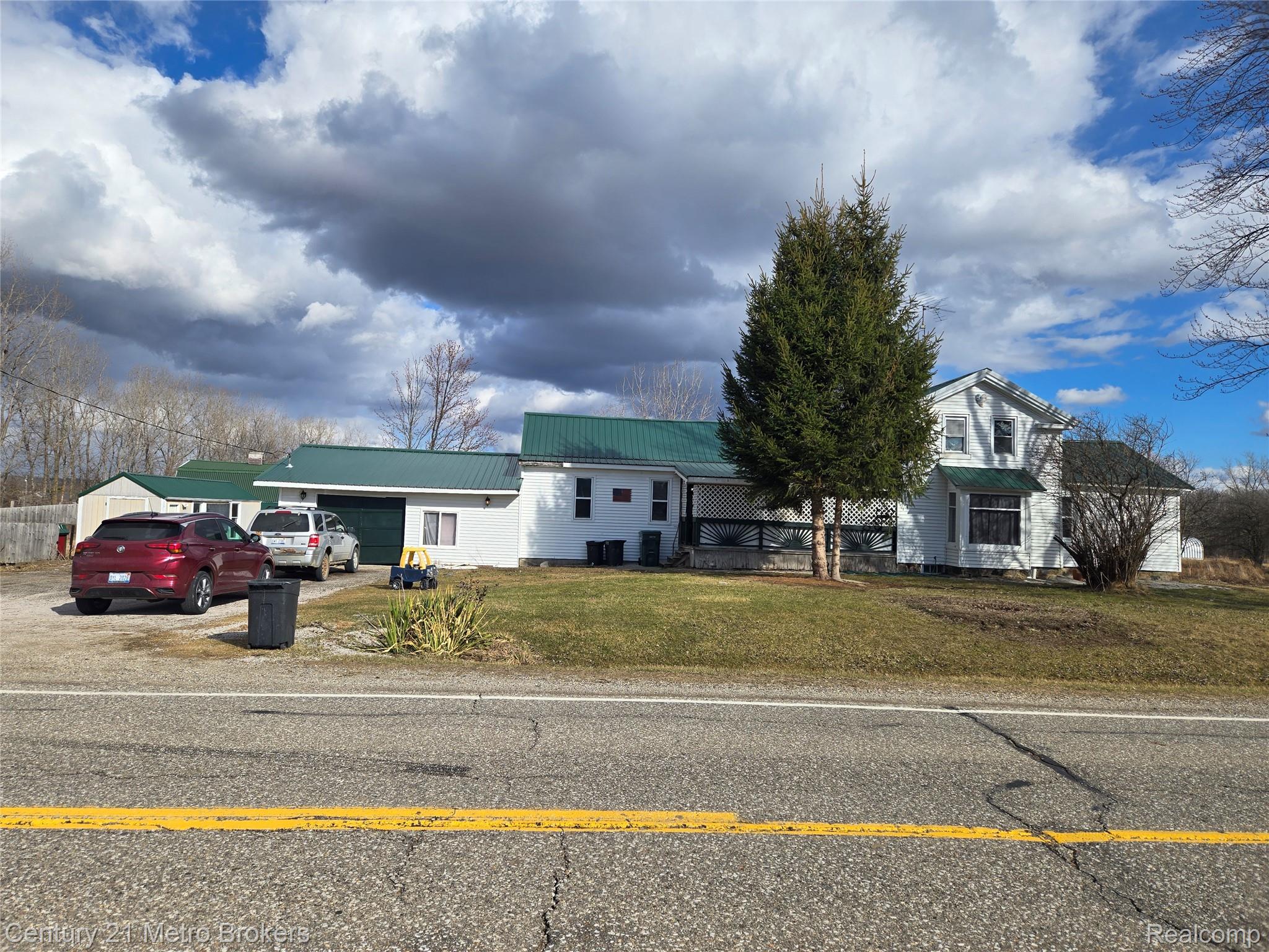 5638 N Lake Road Property Photo 1