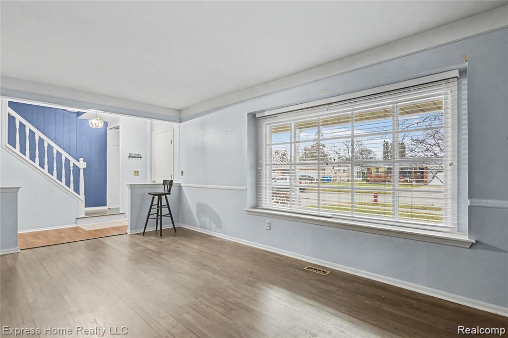 30121 Woodhouse Drive Property Photo 4