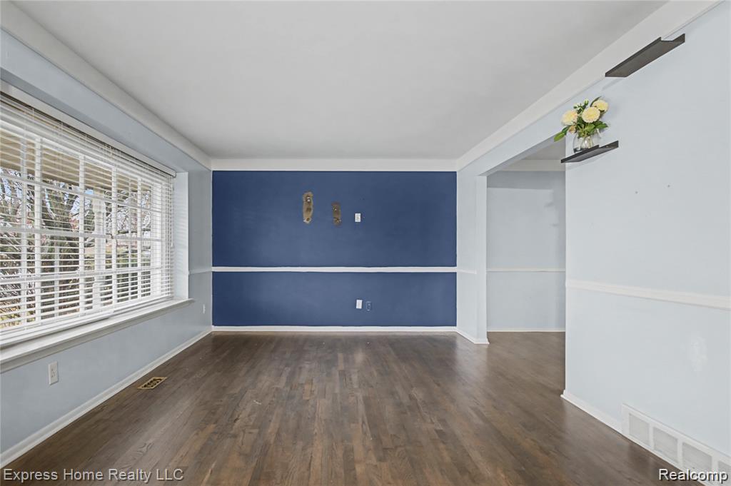 30121 Woodhouse Drive Property Photo 5