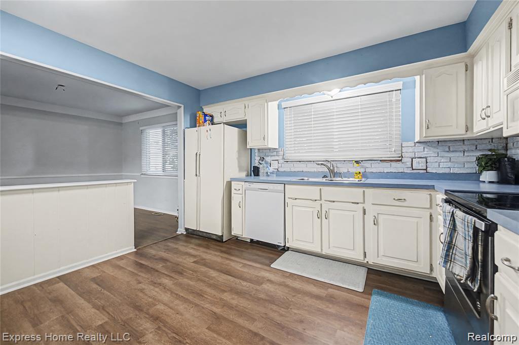 30121 Woodhouse Drive Property Photo 8