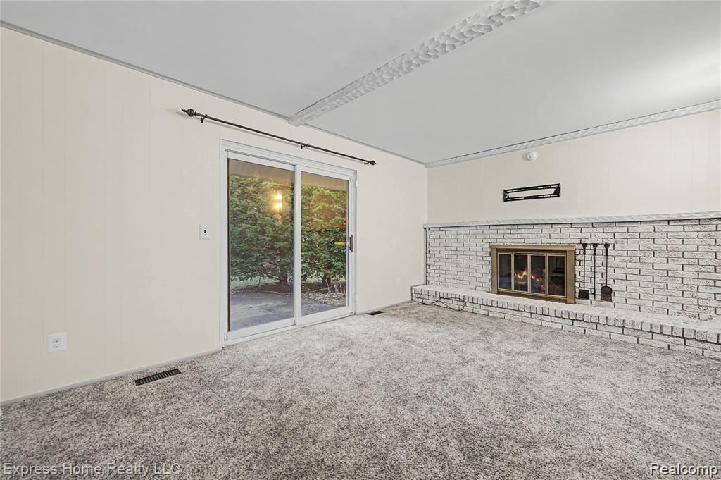 30121 Woodhouse Drive Property Photo 10