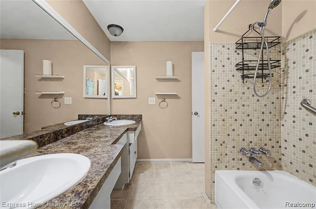 30121 Woodhouse Drive Property Photo 12