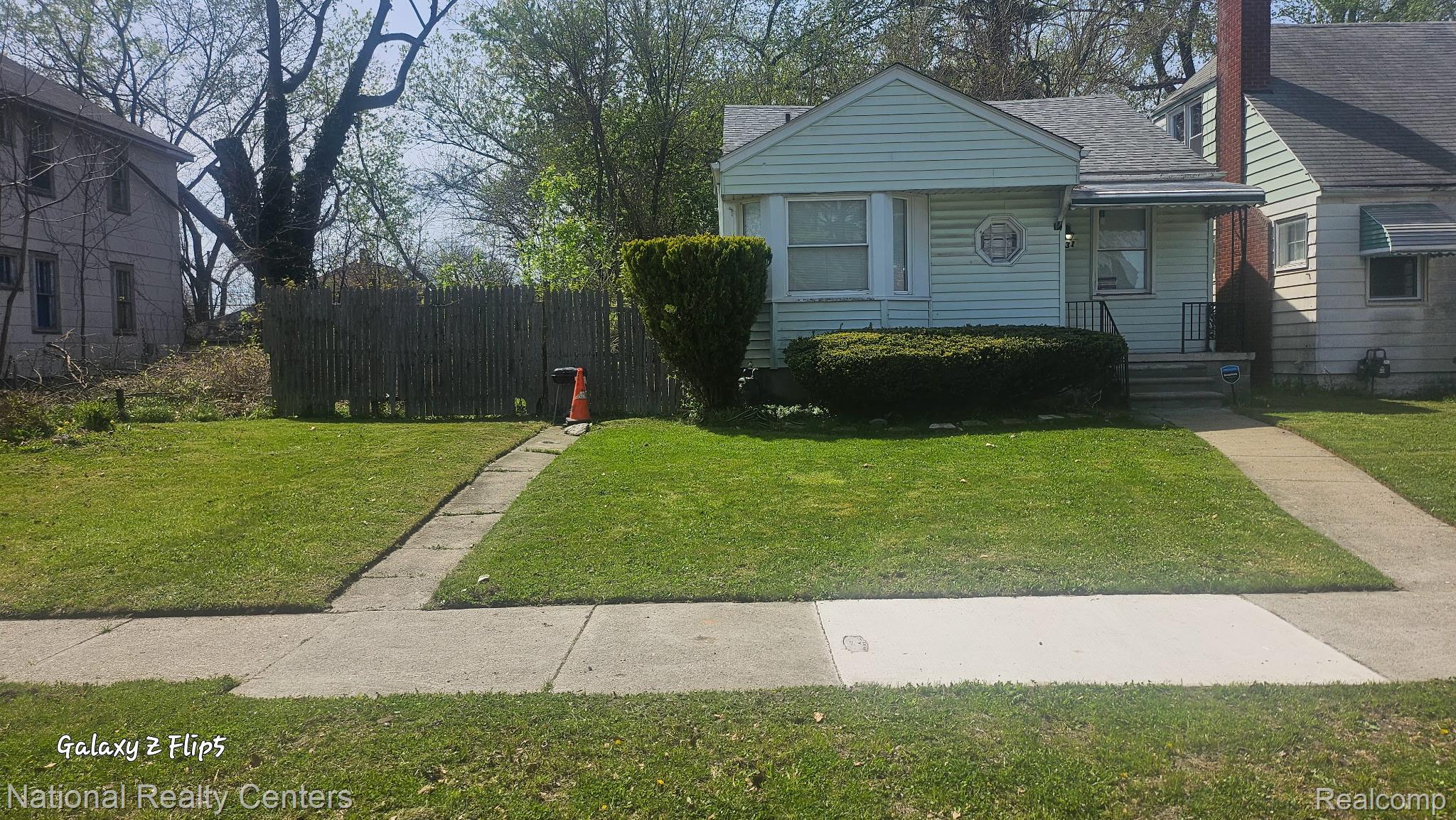 9131 Birwood Street Property Photo 2