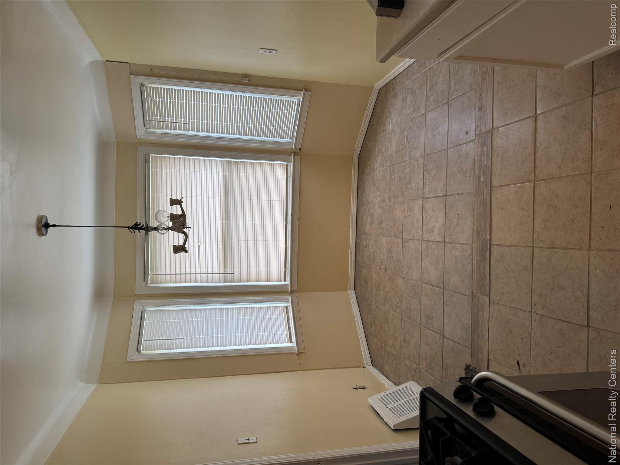 9131 Birwood Street Property Photo 9