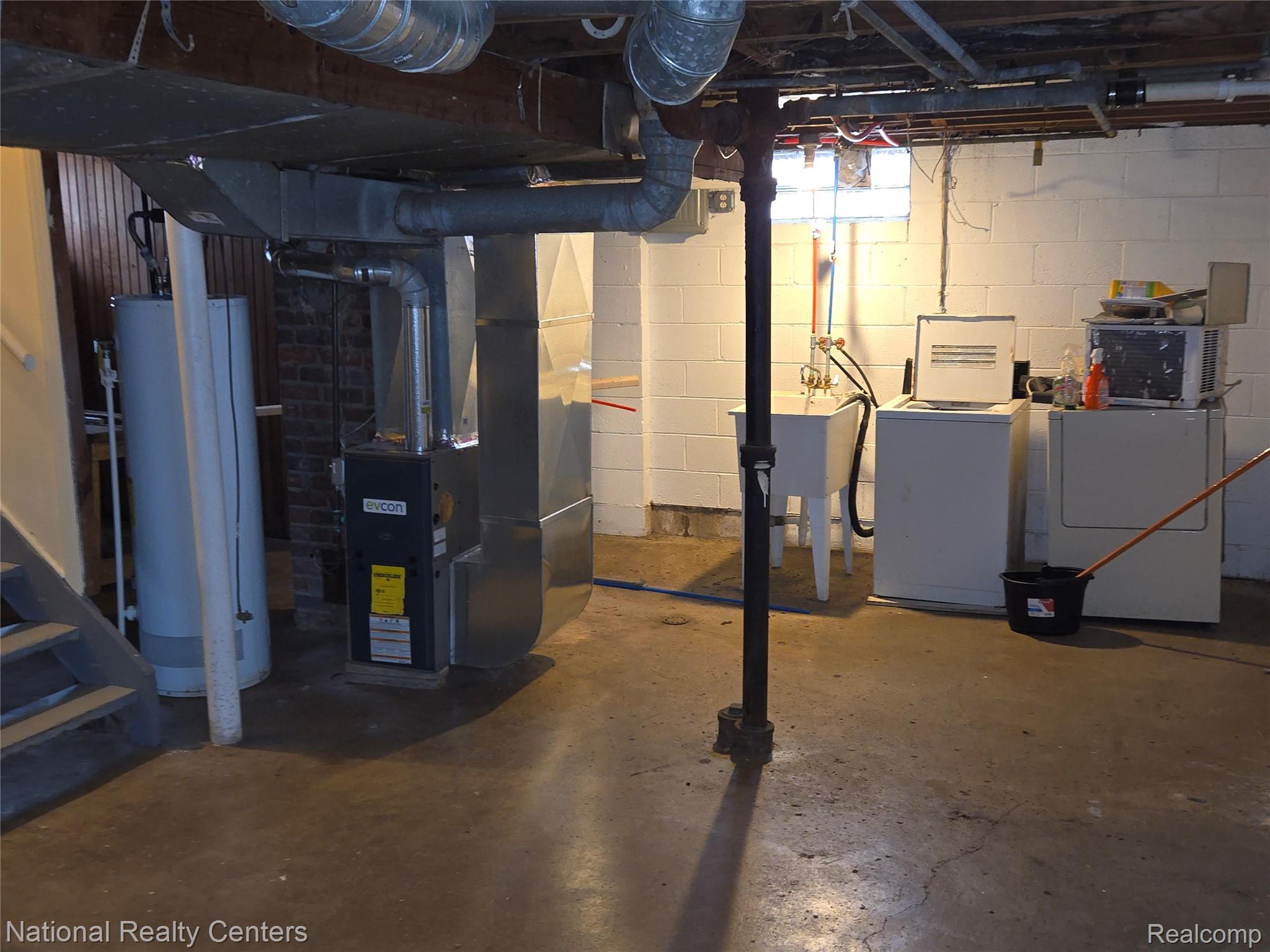 9131 Birwood Street Property Photo 11
