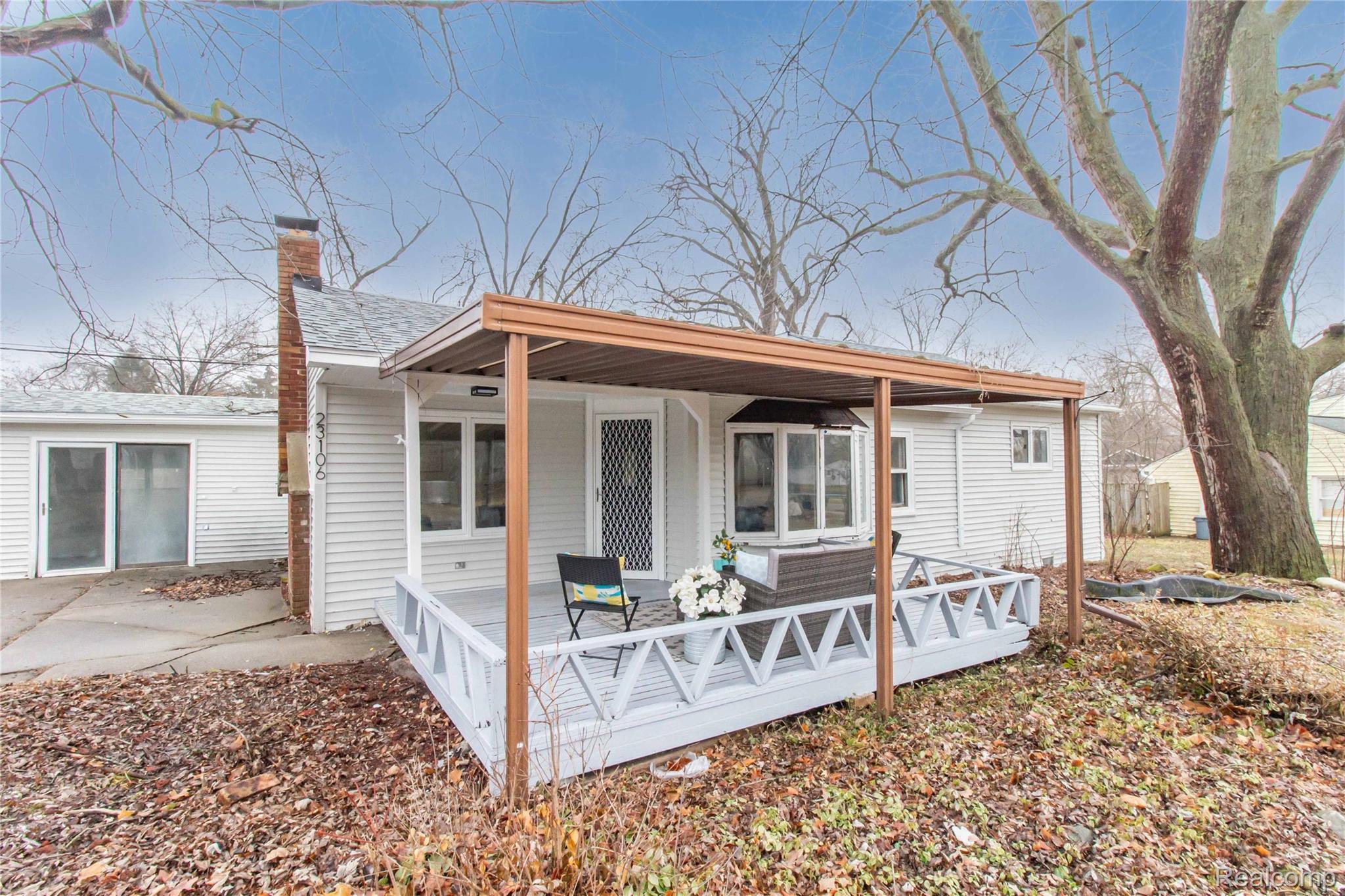 23106 Springbrook Drive Property Photo 2