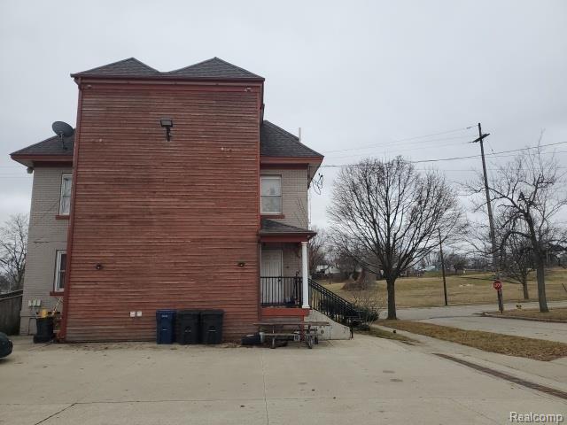 626 Begole Street Property Photo 3
