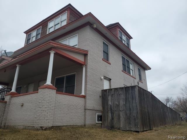 626 Begole Street Property Photo 4