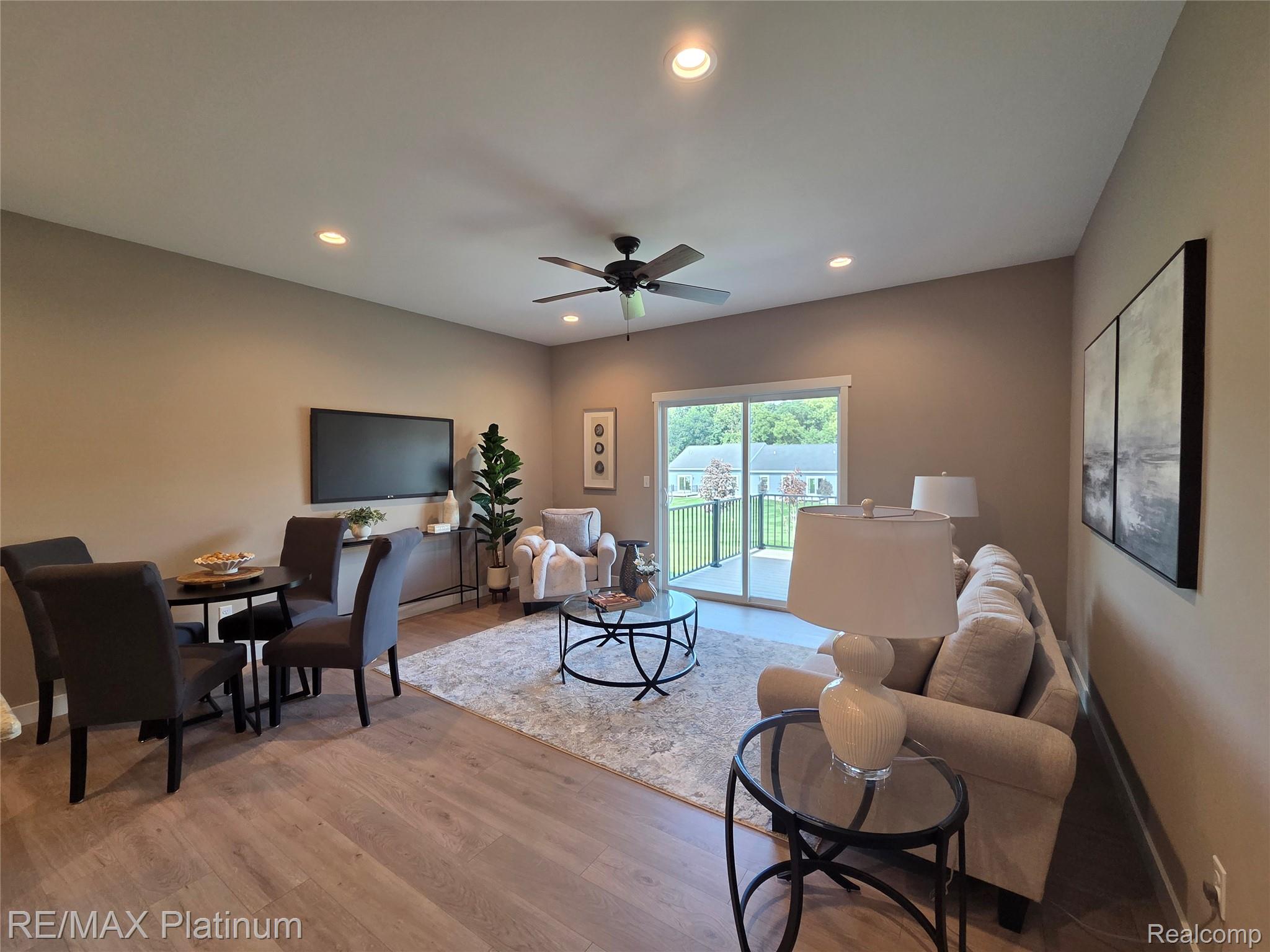 863 Oakwood Circle 23 Property Photo 14