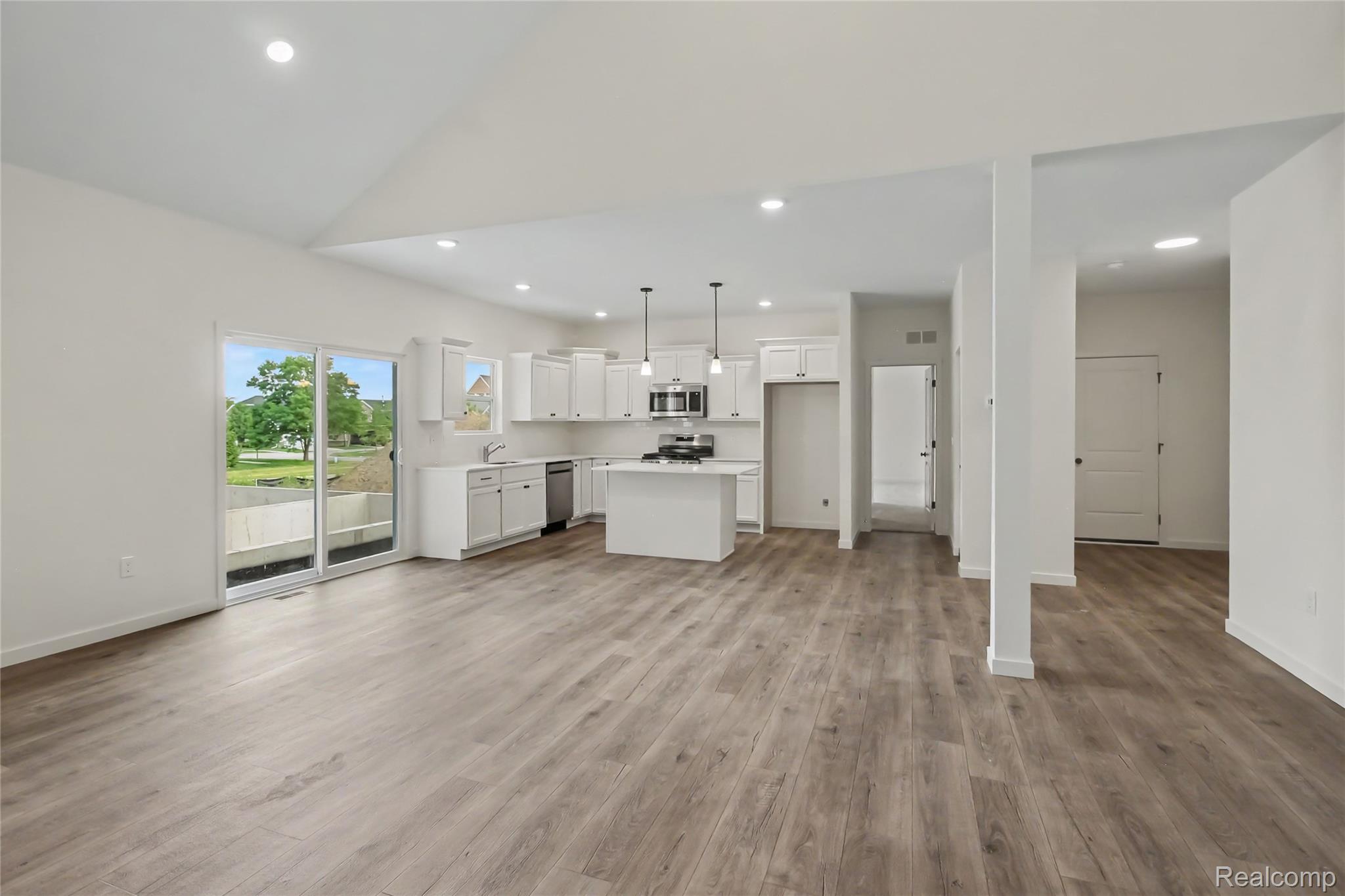 366 Dorchester Drive Property Photo 3
