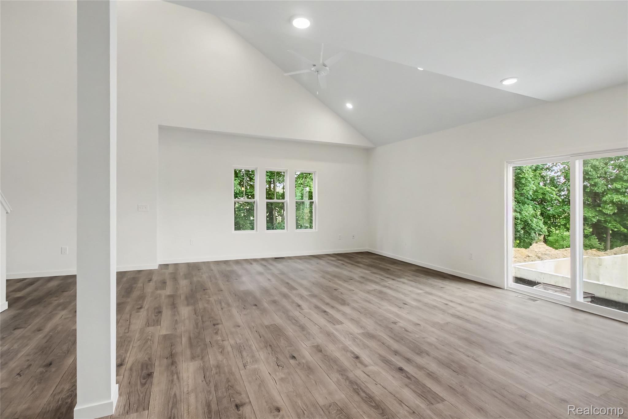 366 Dorchester Drive Property Photo 4