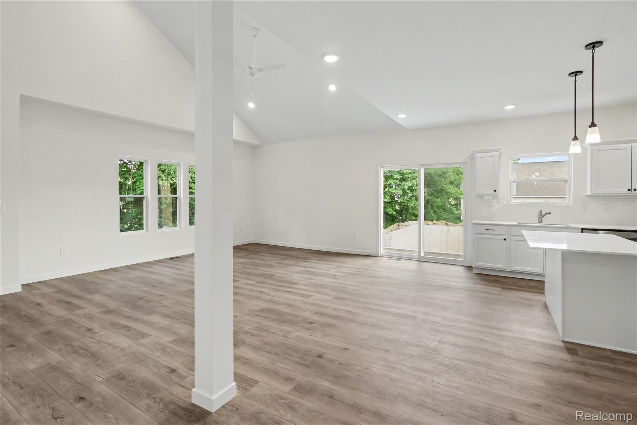366 Dorchester Drive Property Photo 5