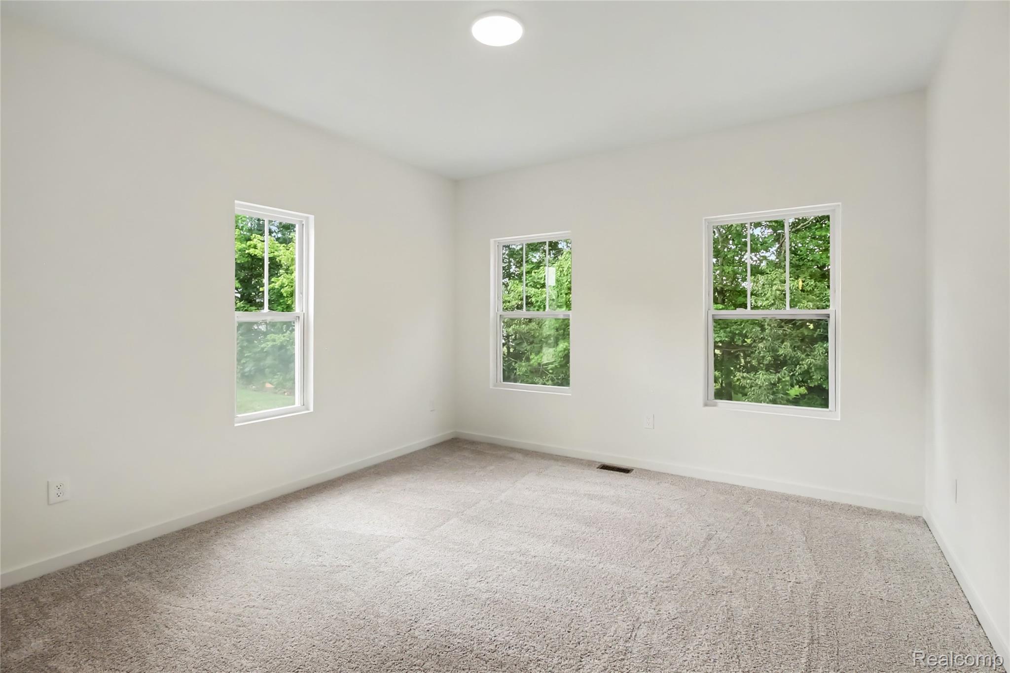 366 Dorchester Drive Property Photo 9