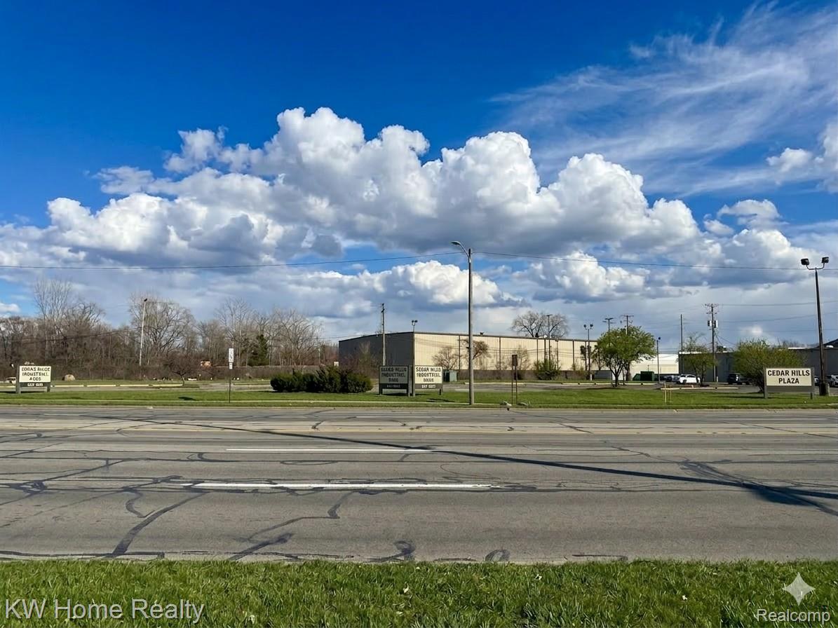20800 Groesbeck Highway Property Photo 1