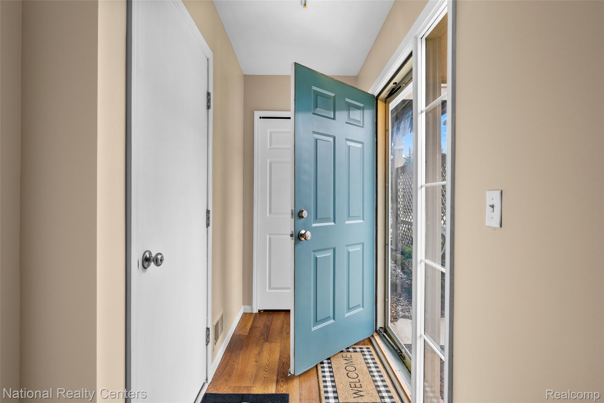 7201 Farmingdale Lane Property Photo 4