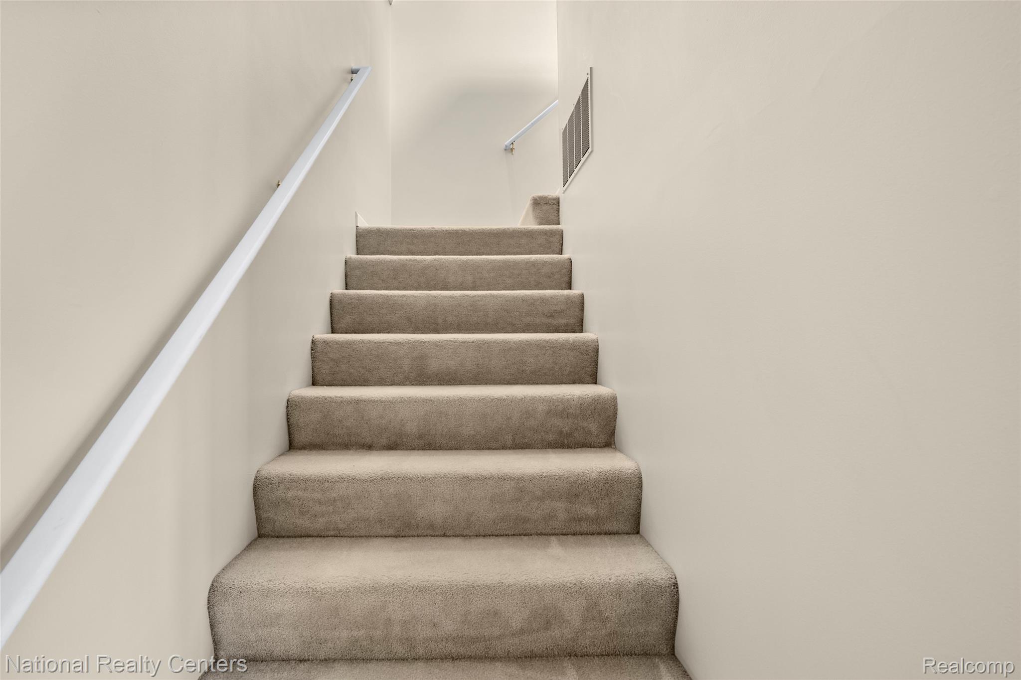 7201 Farmingdale Lane Property Photo 5