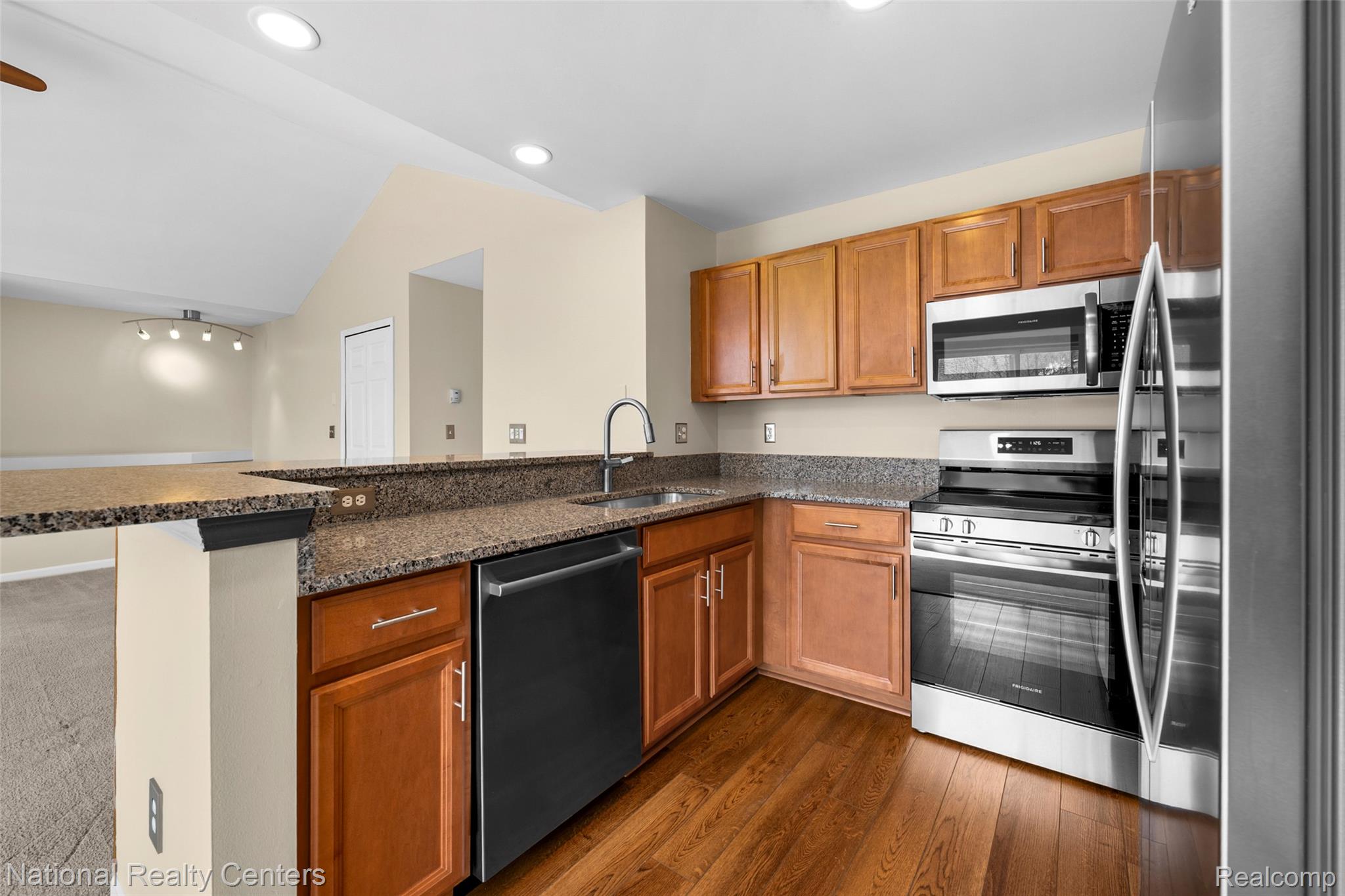 7201 Farmingdale Lane Property Photo 14