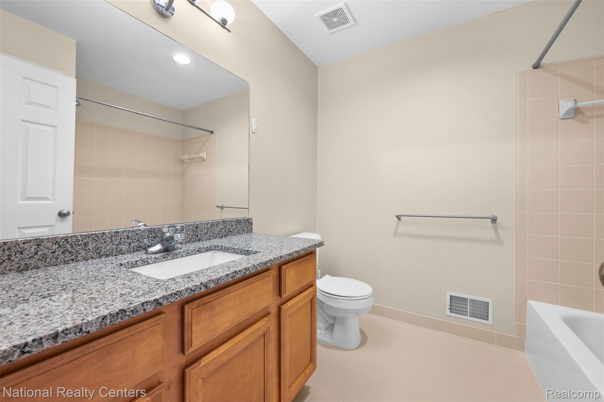 7201 Farmingdale Lane Property Photo 18