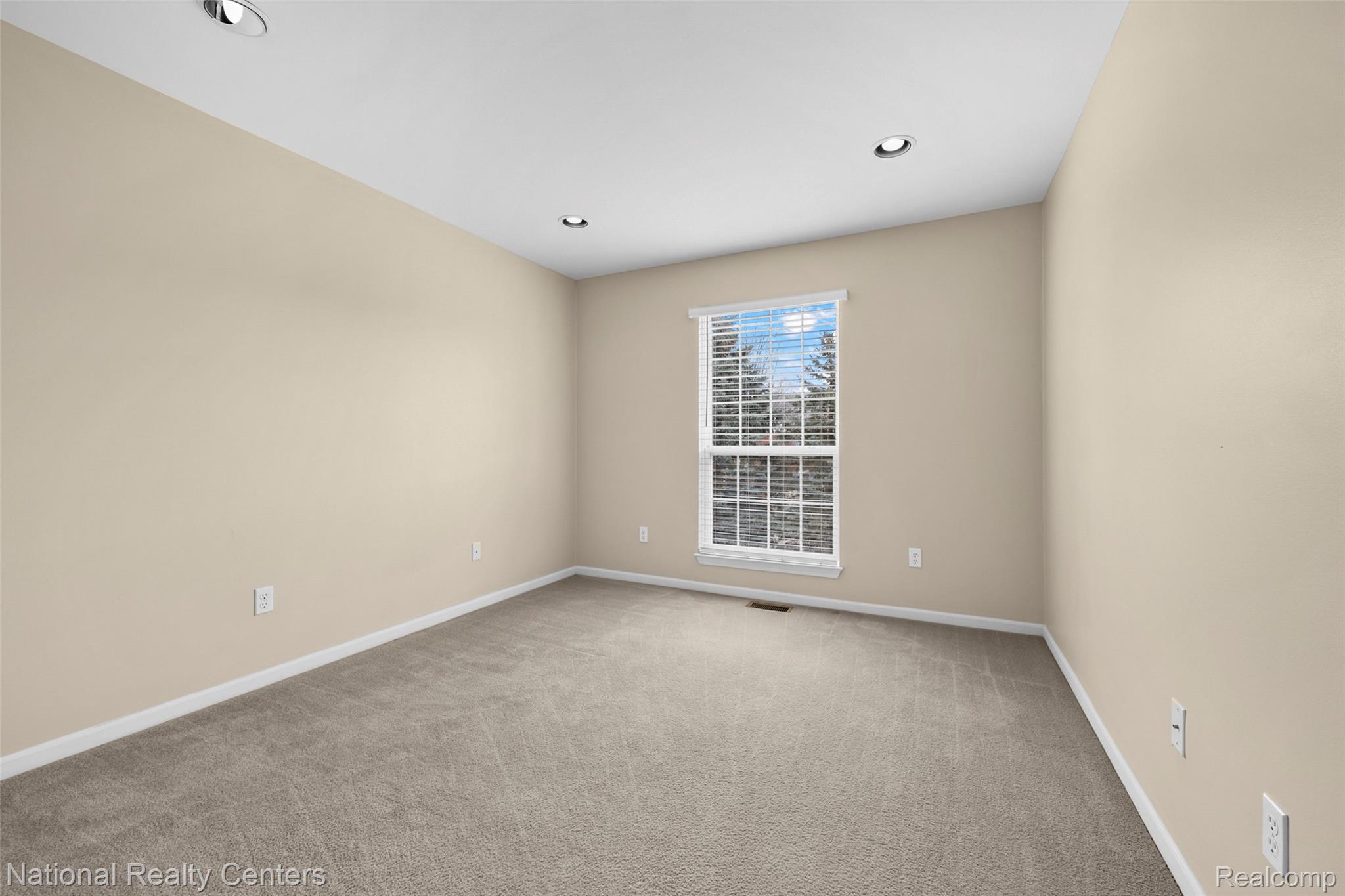 7201 Farmingdale Lane Property Photo 24