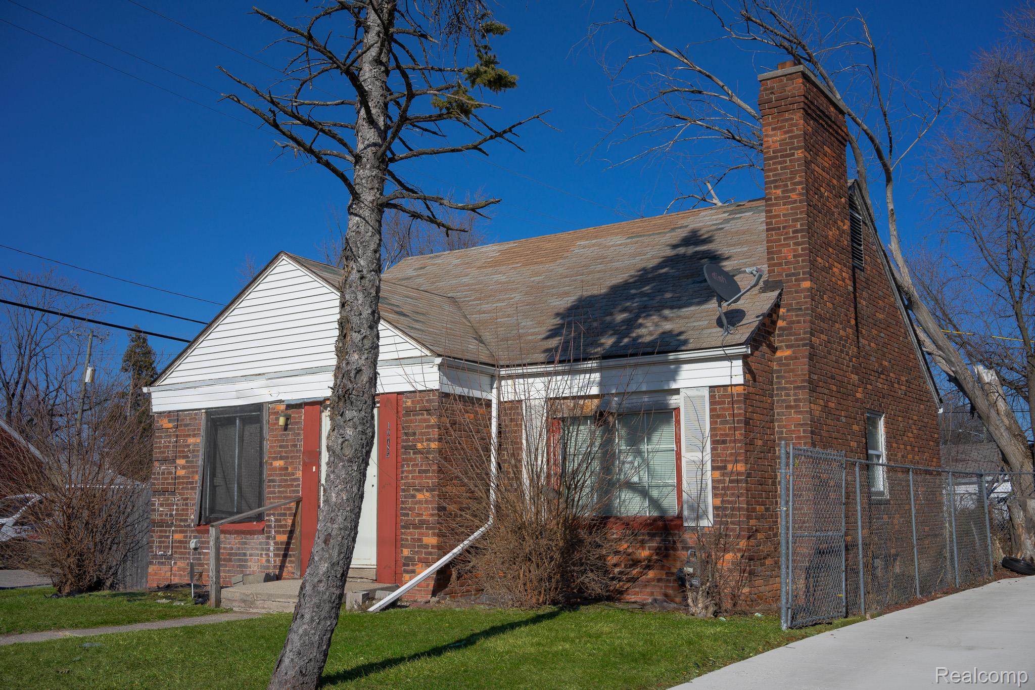 10785 E Outer Drive Property Photo 2