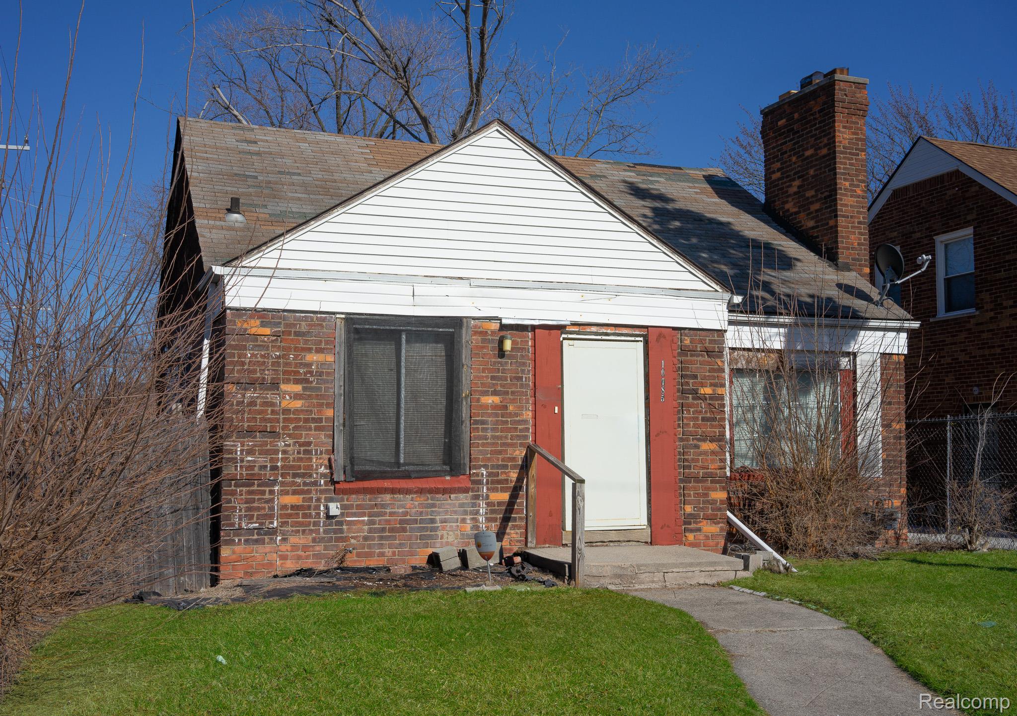 10785 E Outer Drive Property Photo 3