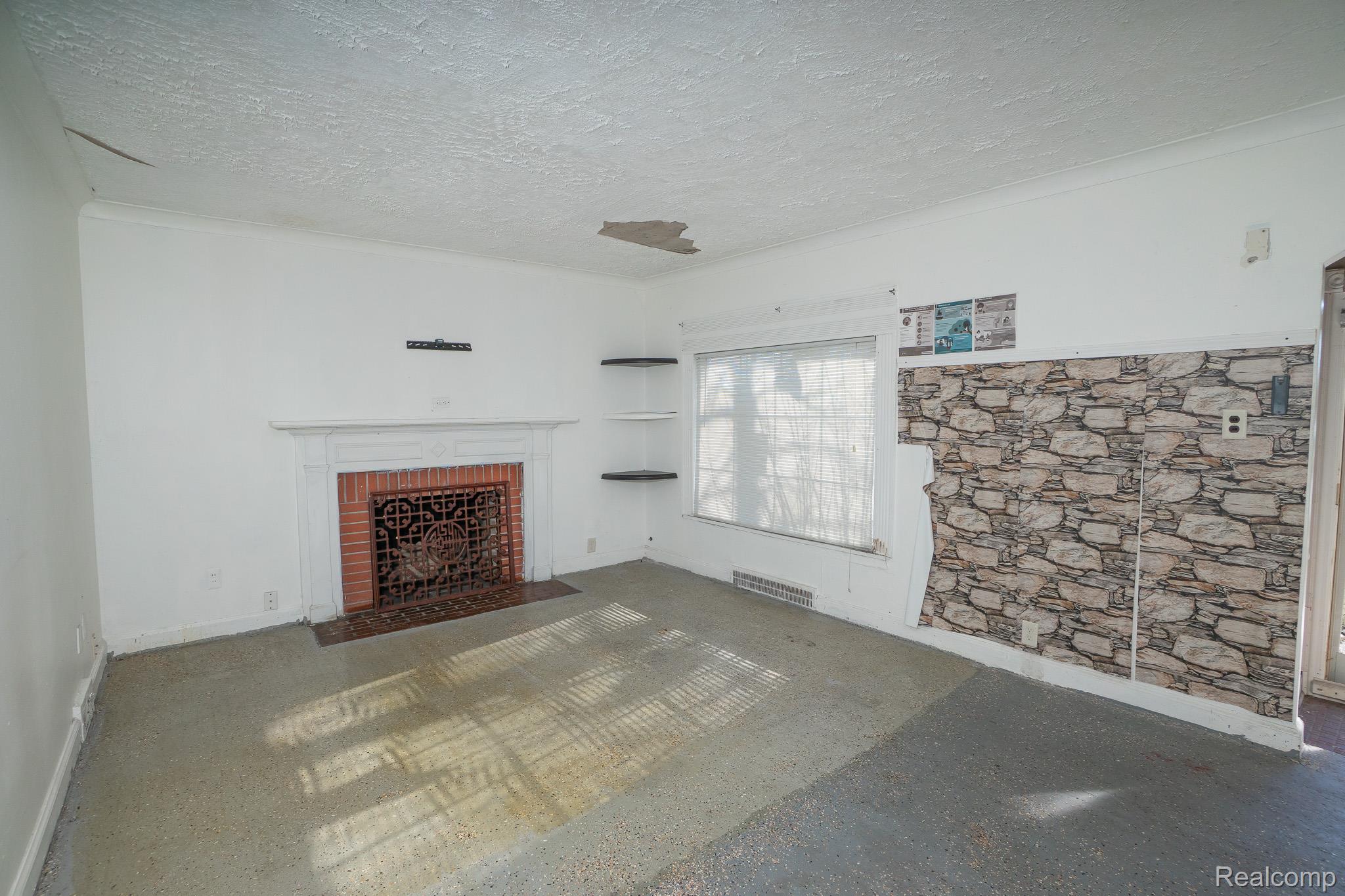 10785 E Outer Drive Property Photo 4