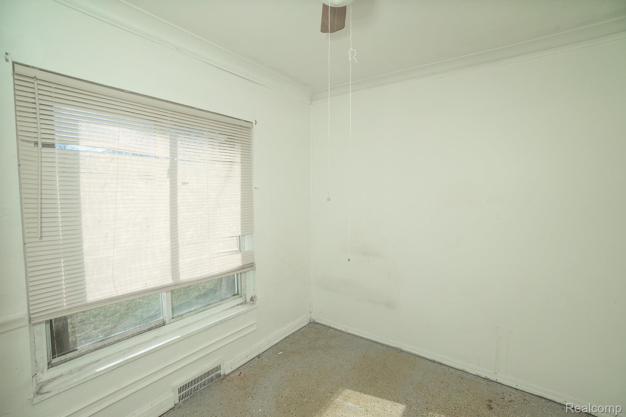 10785 E Outer Drive Property Photo 7