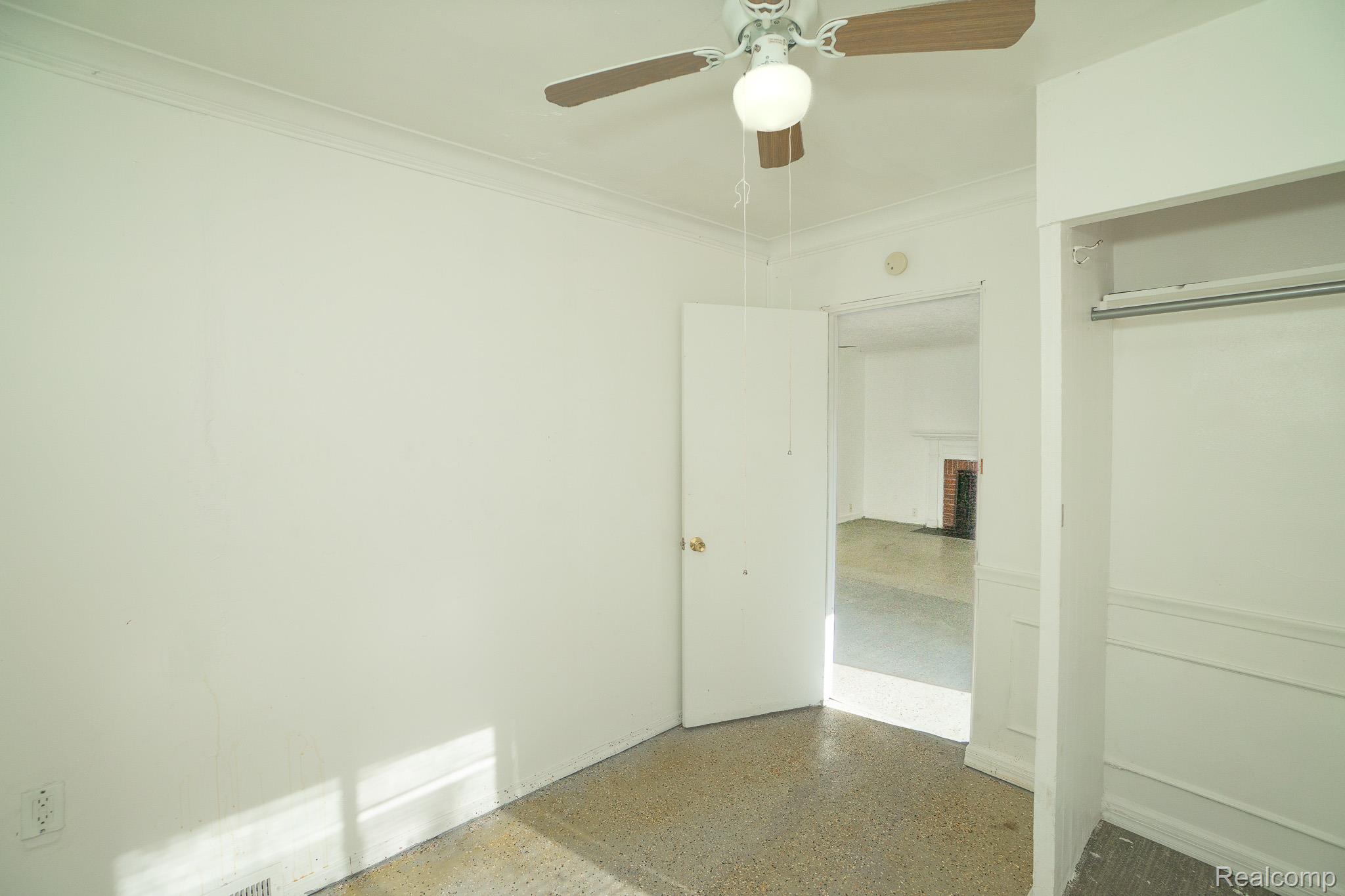 10785 E Outer Drive Property Photo 8