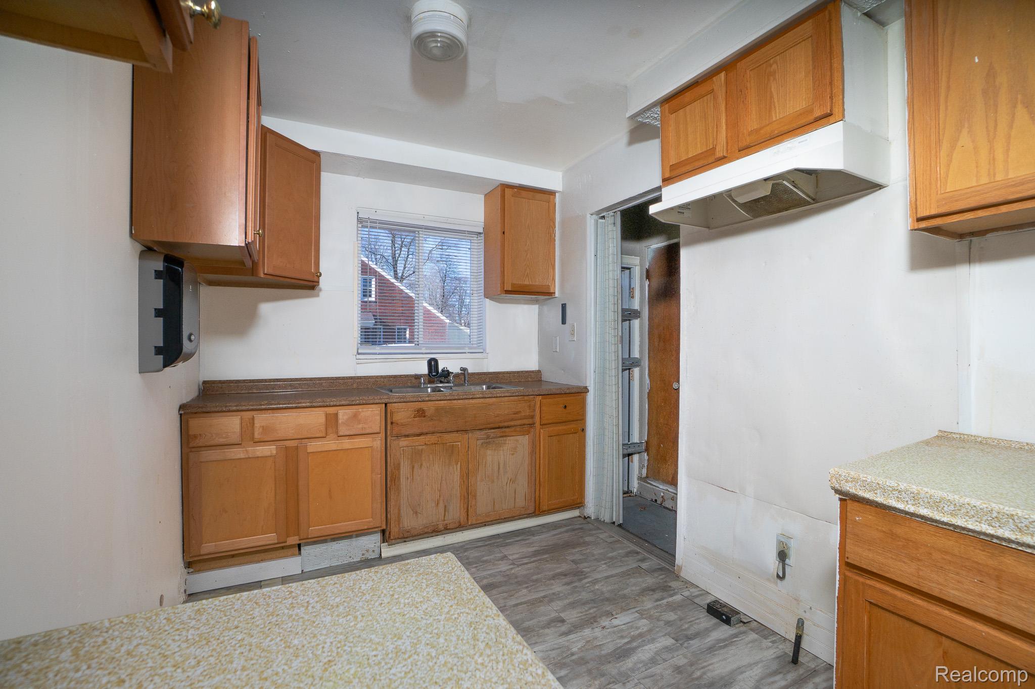 10785 E Outer Drive Property Photo 9
