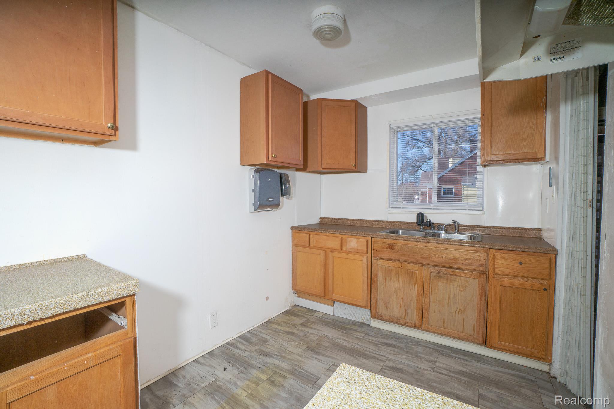 10785 E Outer Drive Property Photo 10