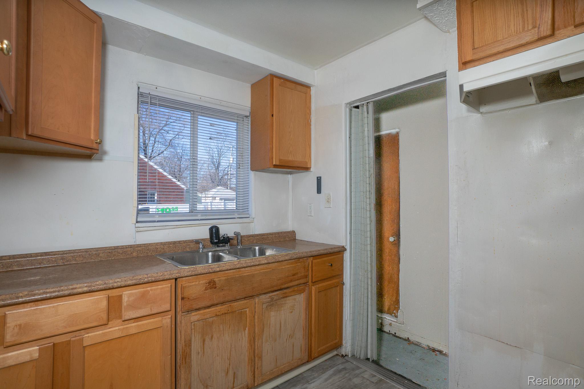 10785 E Outer Drive Property Photo 11