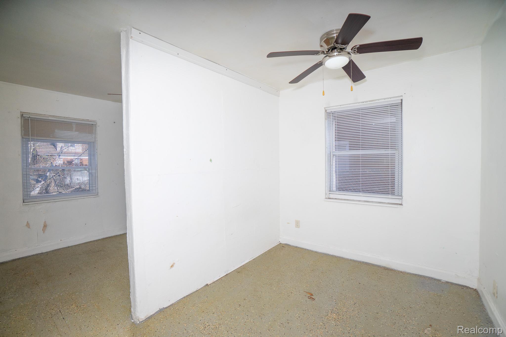 10785 E Outer Drive Property Photo 14