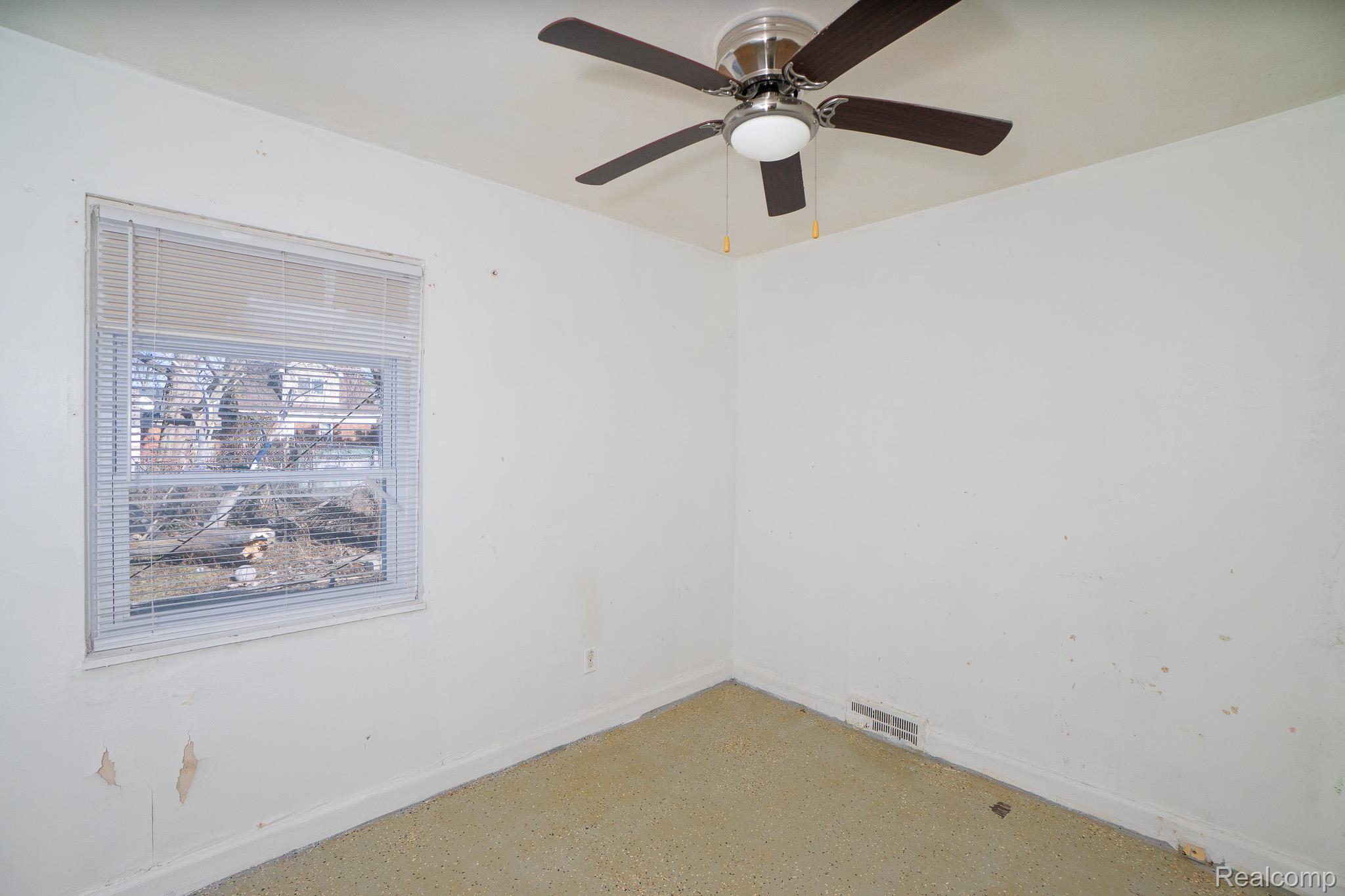 10785 E Outer Drive Property Photo 15