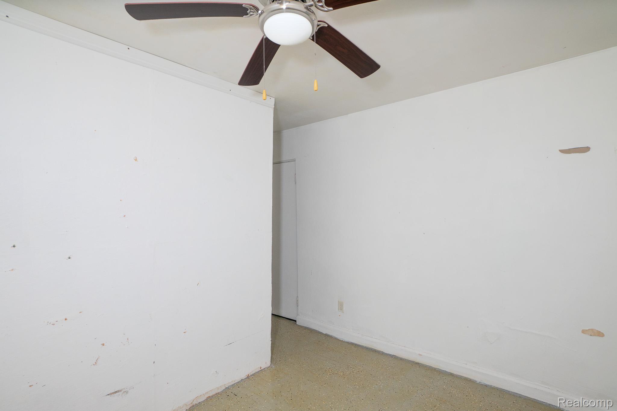 10785 E Outer Drive Property Photo 16