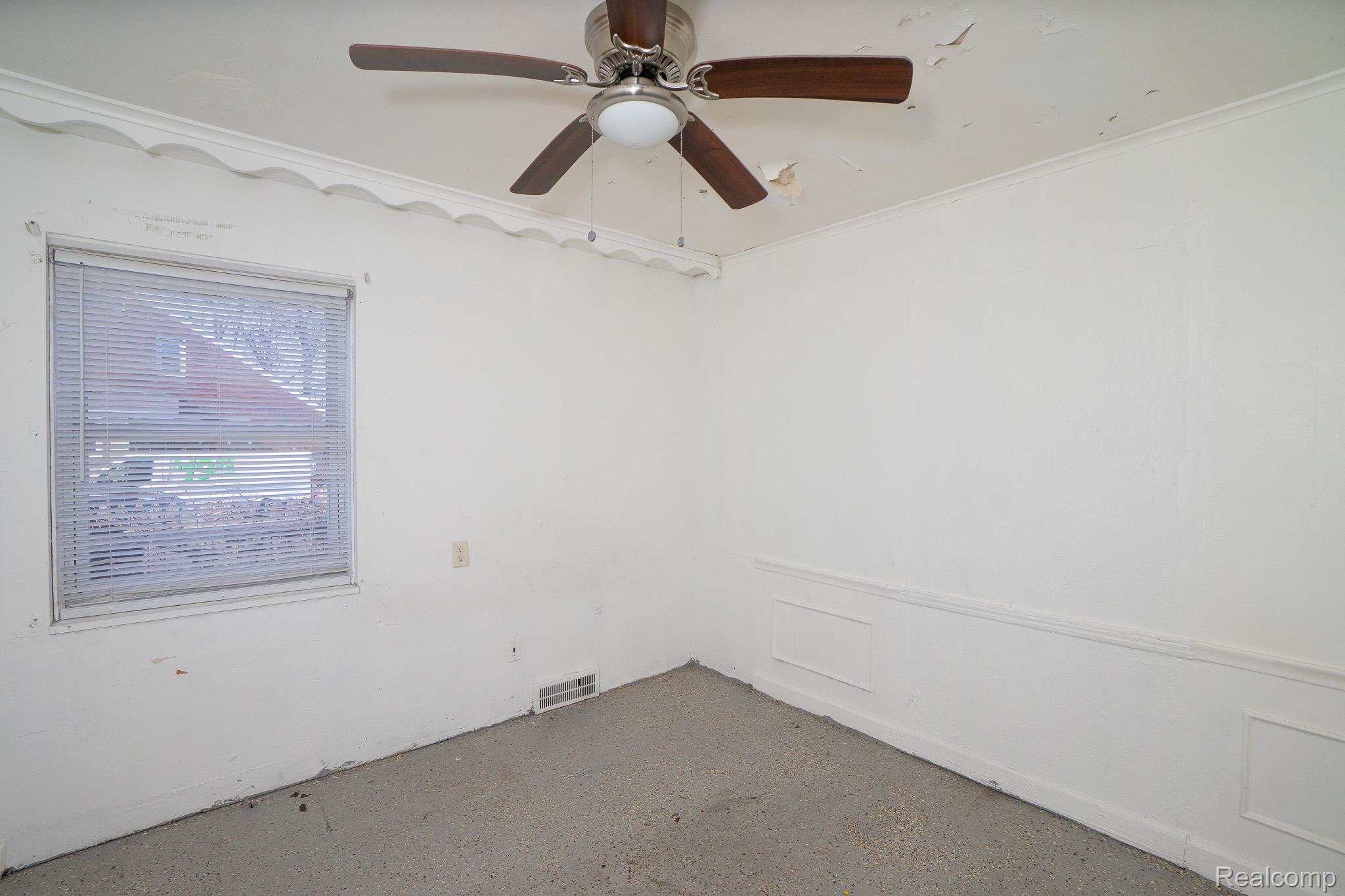 10785 E Outer Drive Property Photo 18