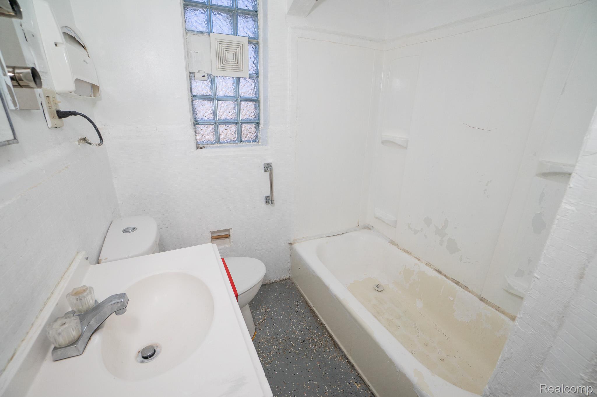 10785 E Outer Drive Property Photo 20