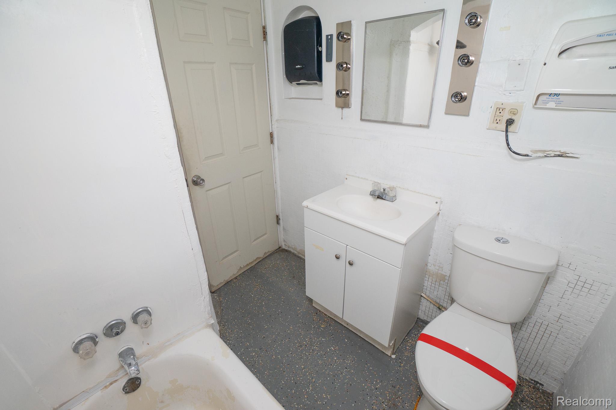 10785 E Outer Drive Property Photo 21