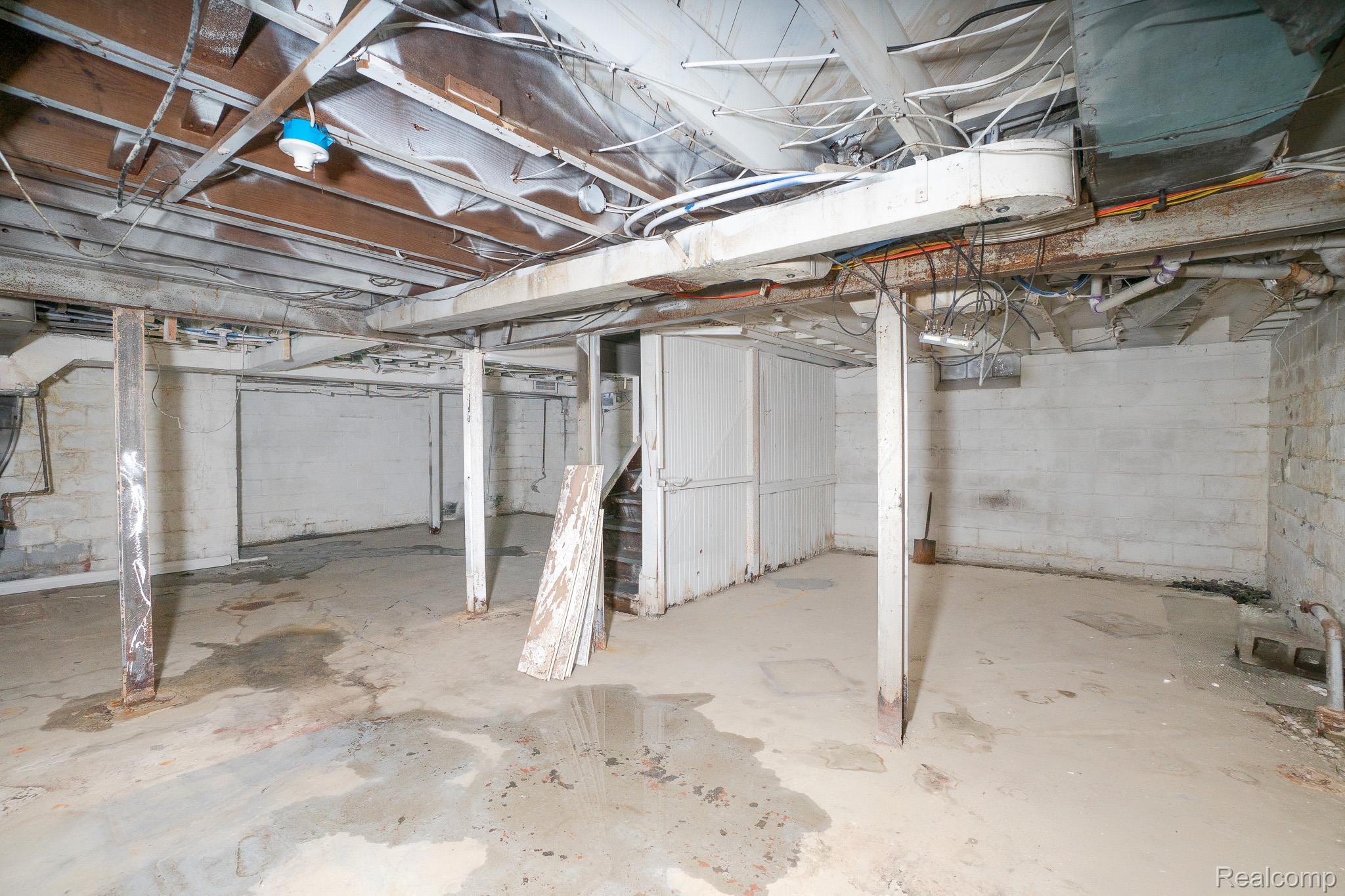 10785 E Outer Drive Property Photo 23