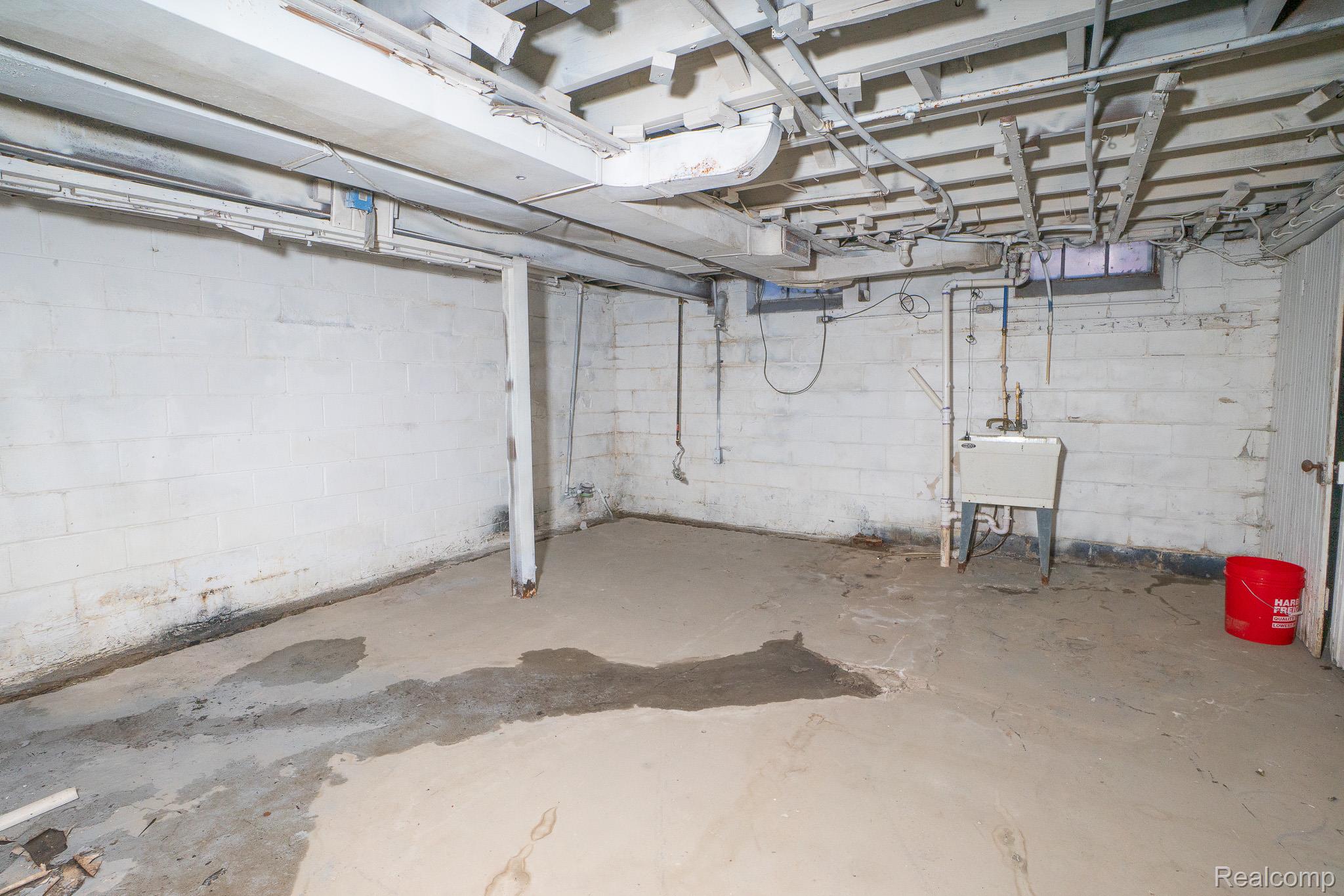 10785 E Outer Drive Property Photo 24