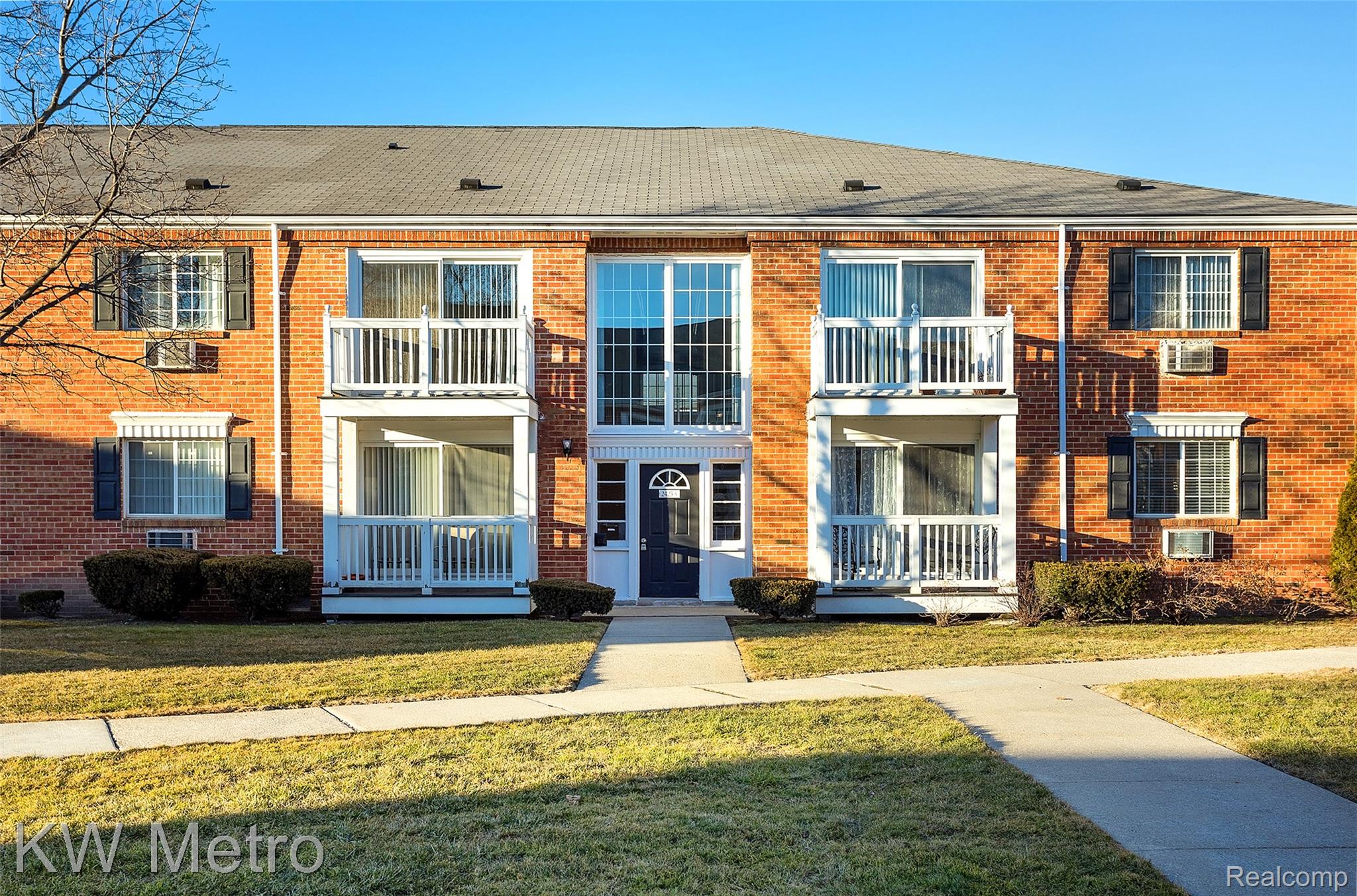 2425 Torquay Avenue 204 Property Photo 1