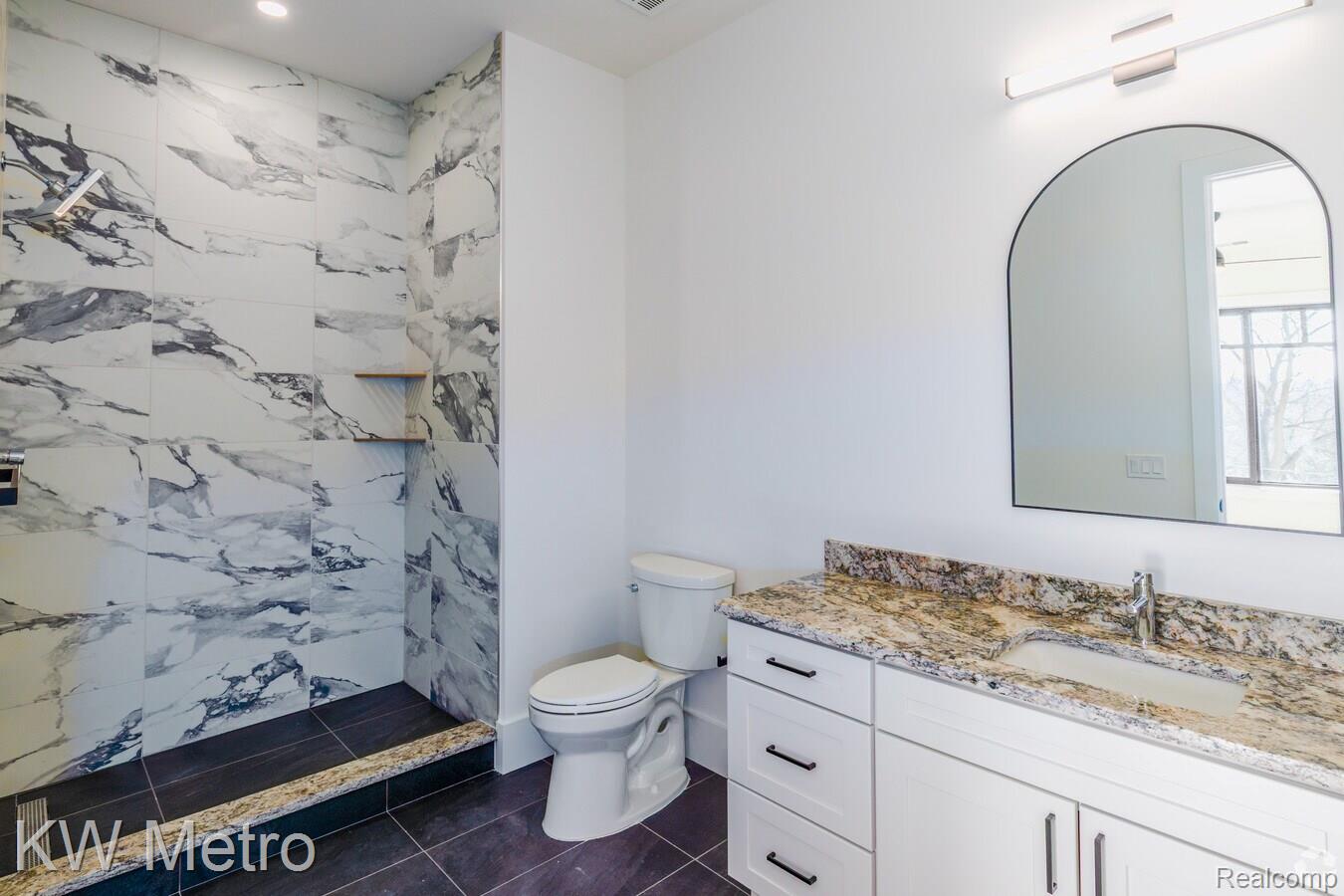 120 E Liberty Street 302 Property Photo 8