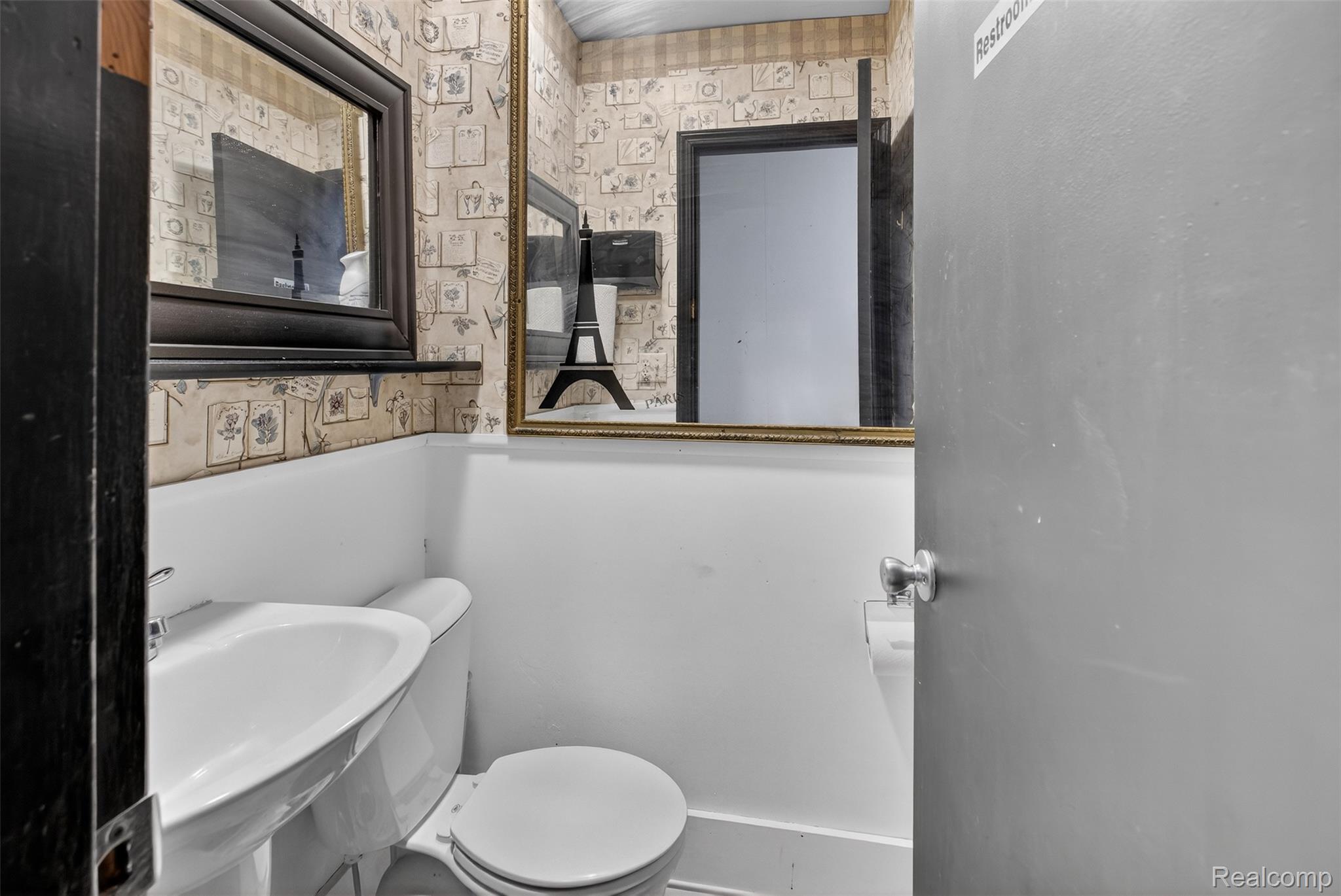 8516 State Road Property Photo 20