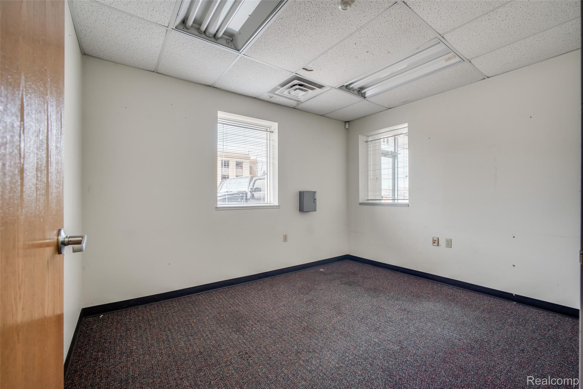 301 S Cooper Street Property Photo 10